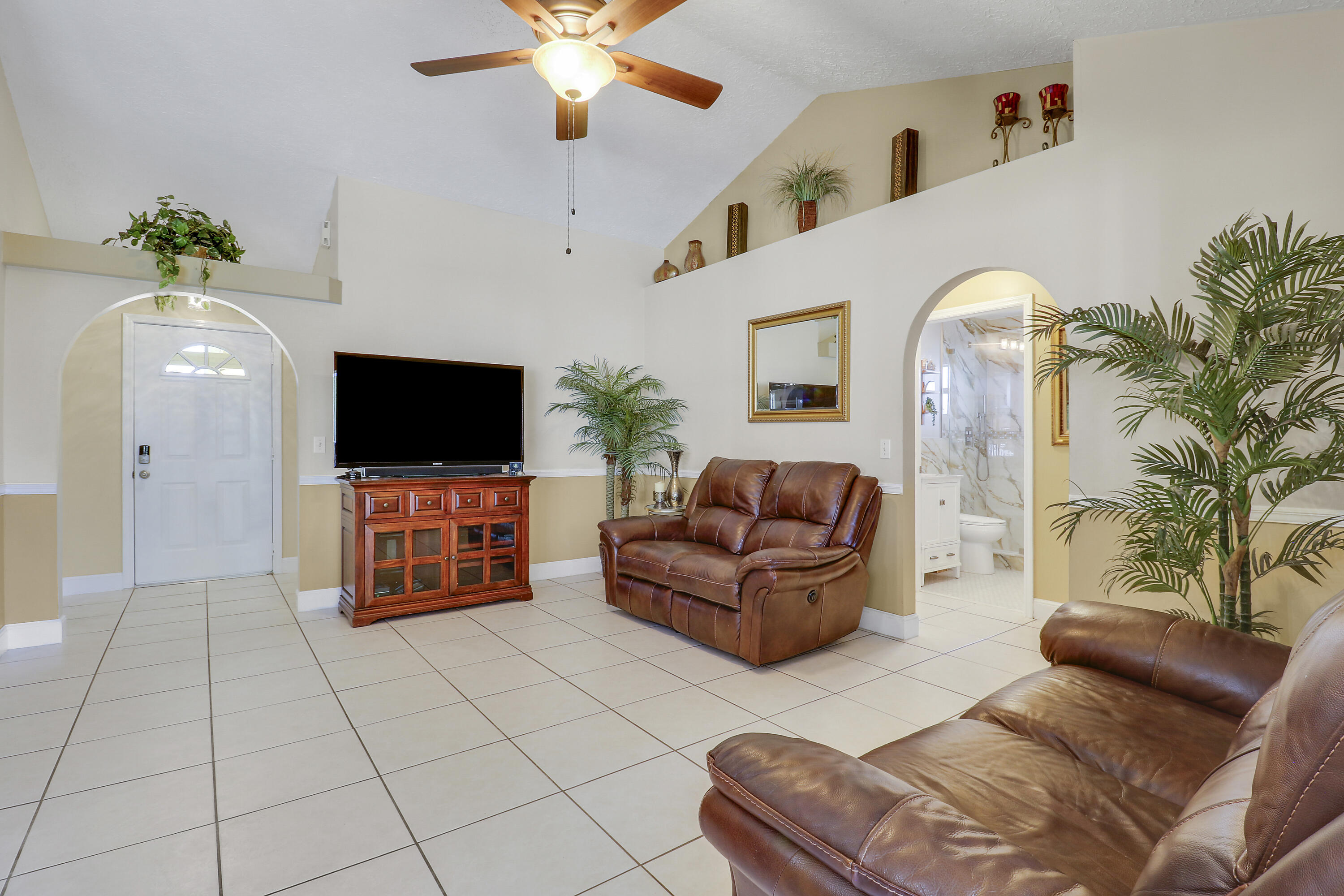 2374 Sw Chateau Terrace Property Photo 4