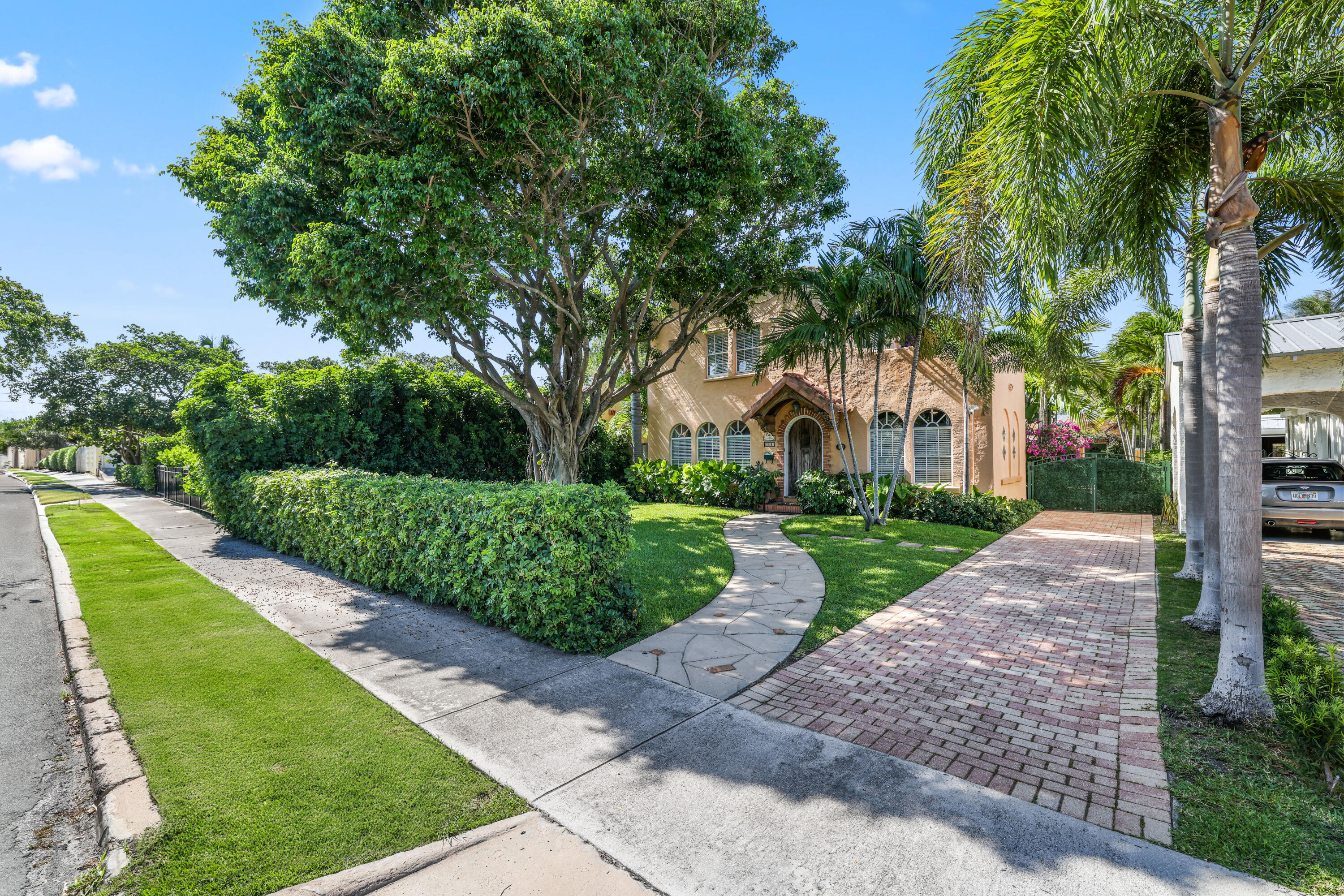 325 Greymon Drive Property Photo 1