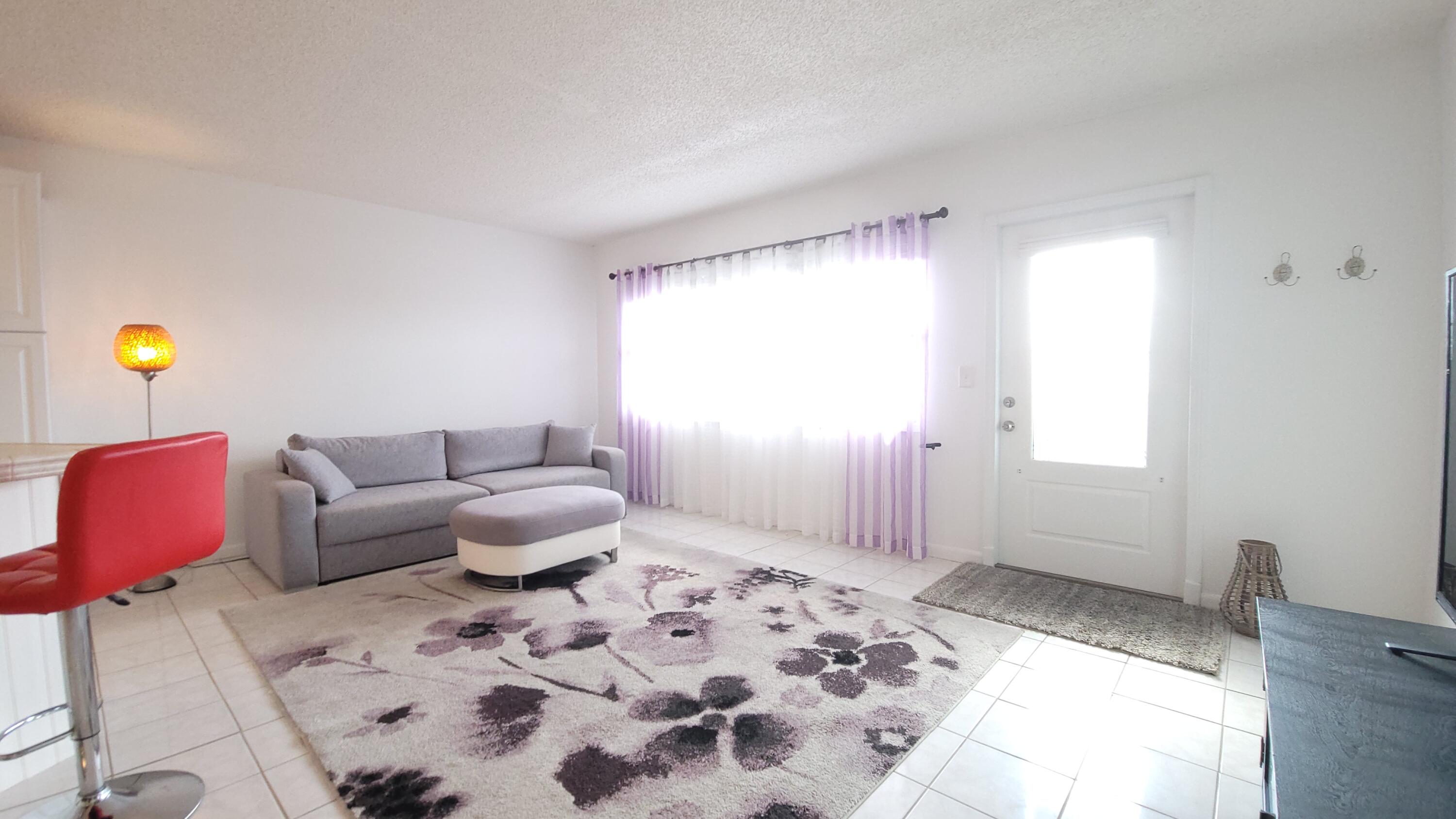 405 Southampton A Property Photo 3