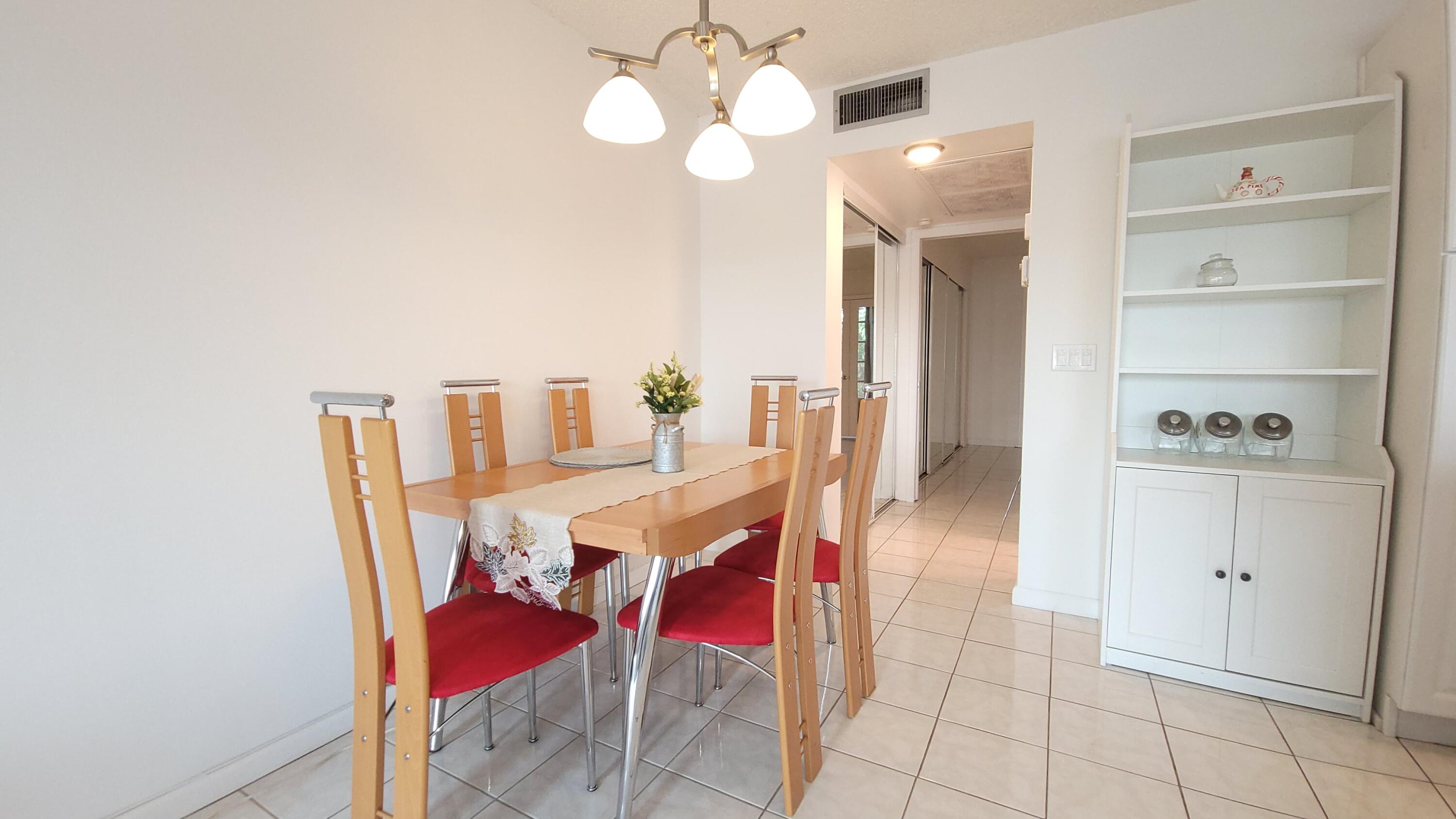 405 Southampton A Property Photo 7