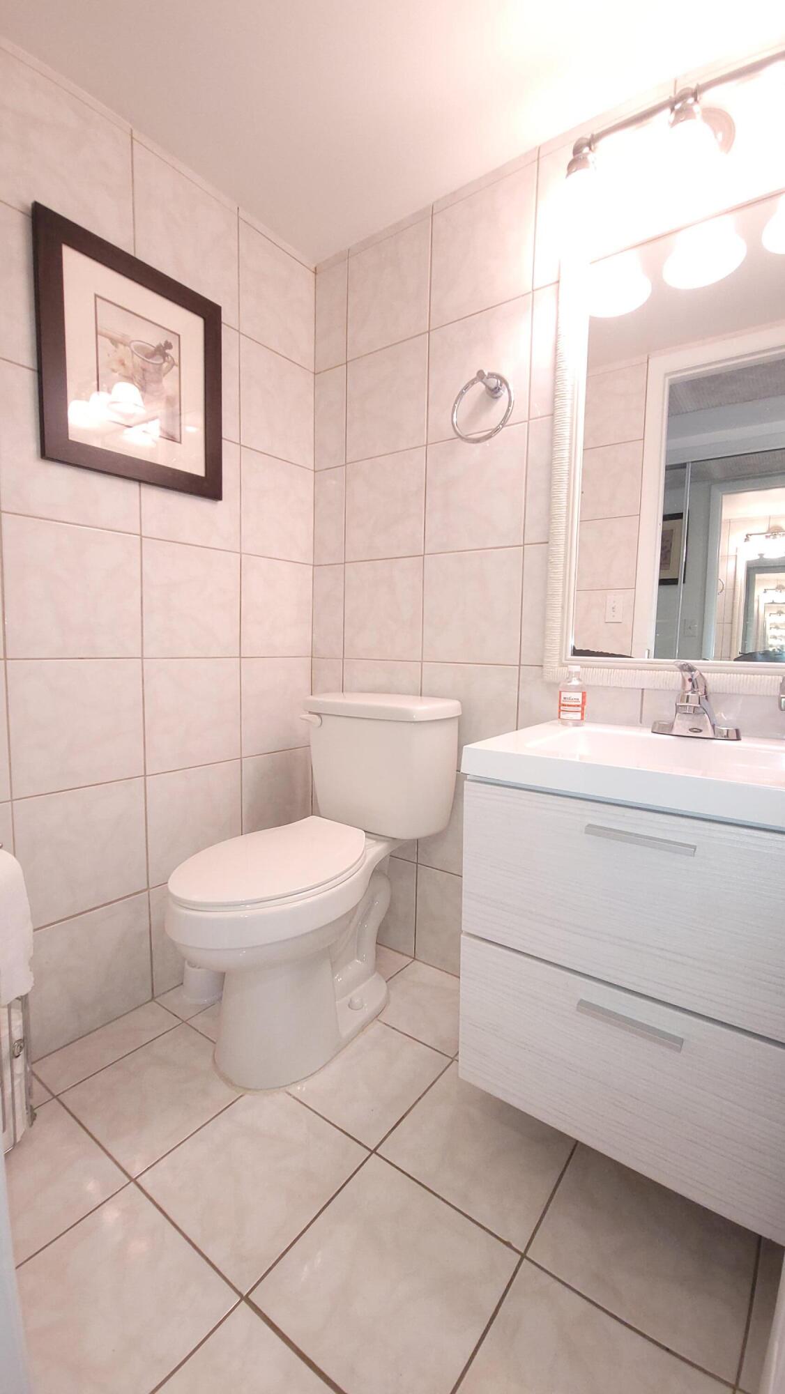 405 Southampton A Property Photo 11