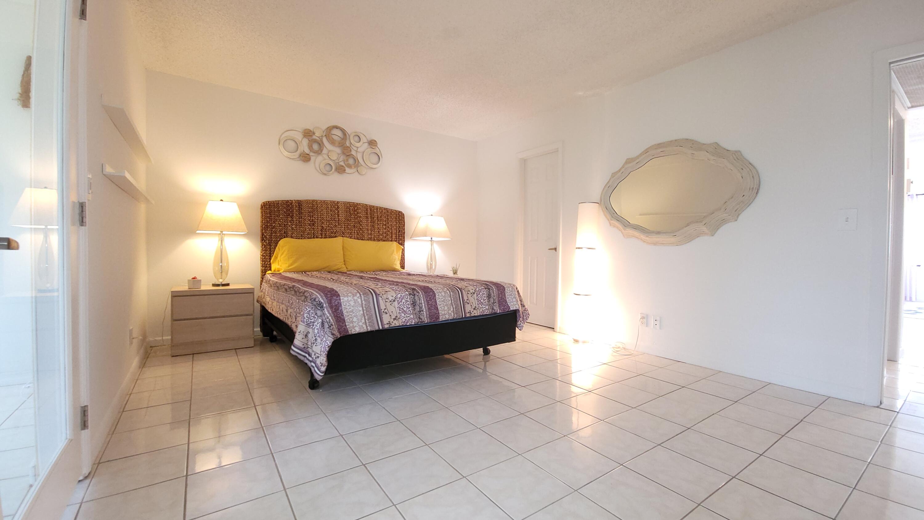 405 Southampton A Property Photo 14