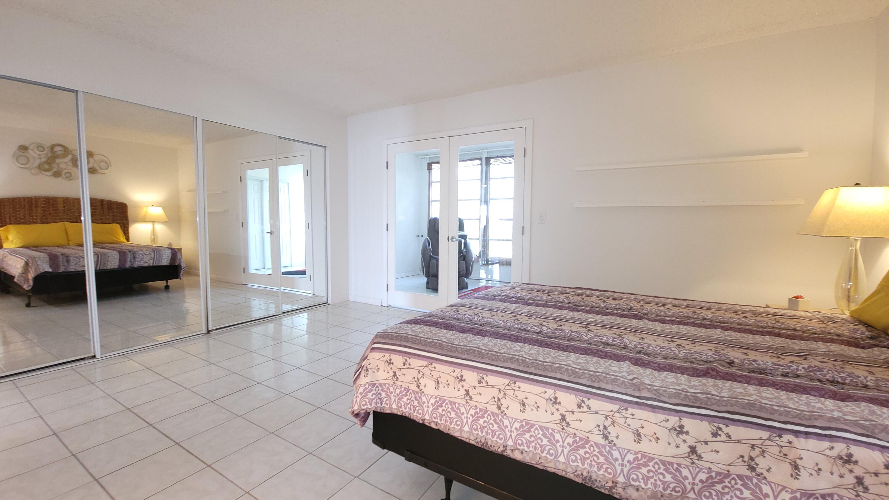 405 Southampton A Property Photo 15