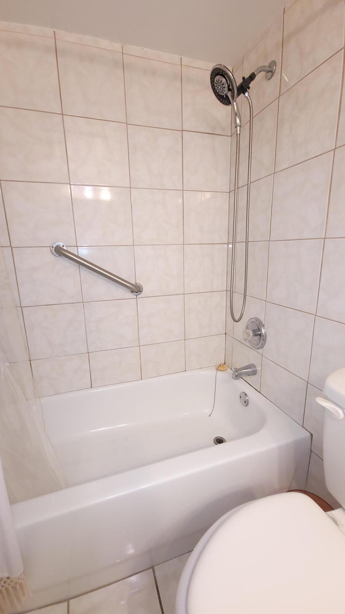 405 Southampton A Property Photo 18