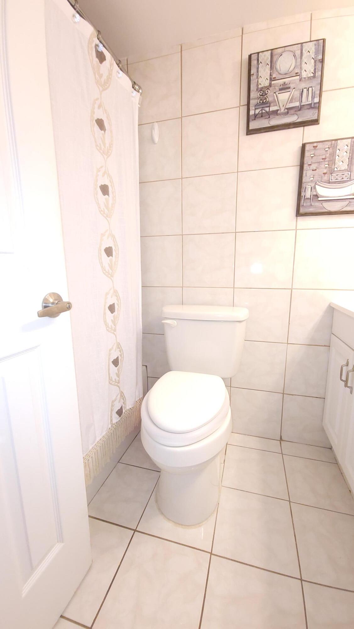 405 Southampton A Property Photo 19