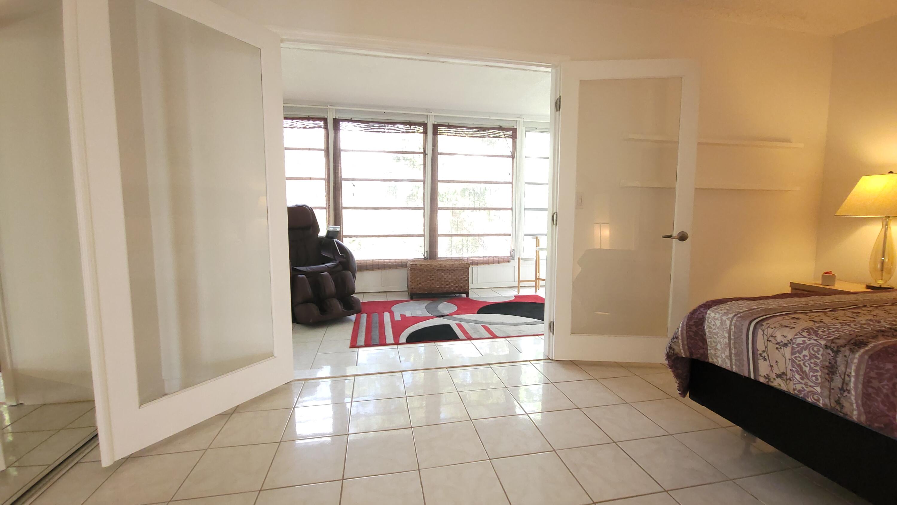 405 Southampton A Property Photo 20