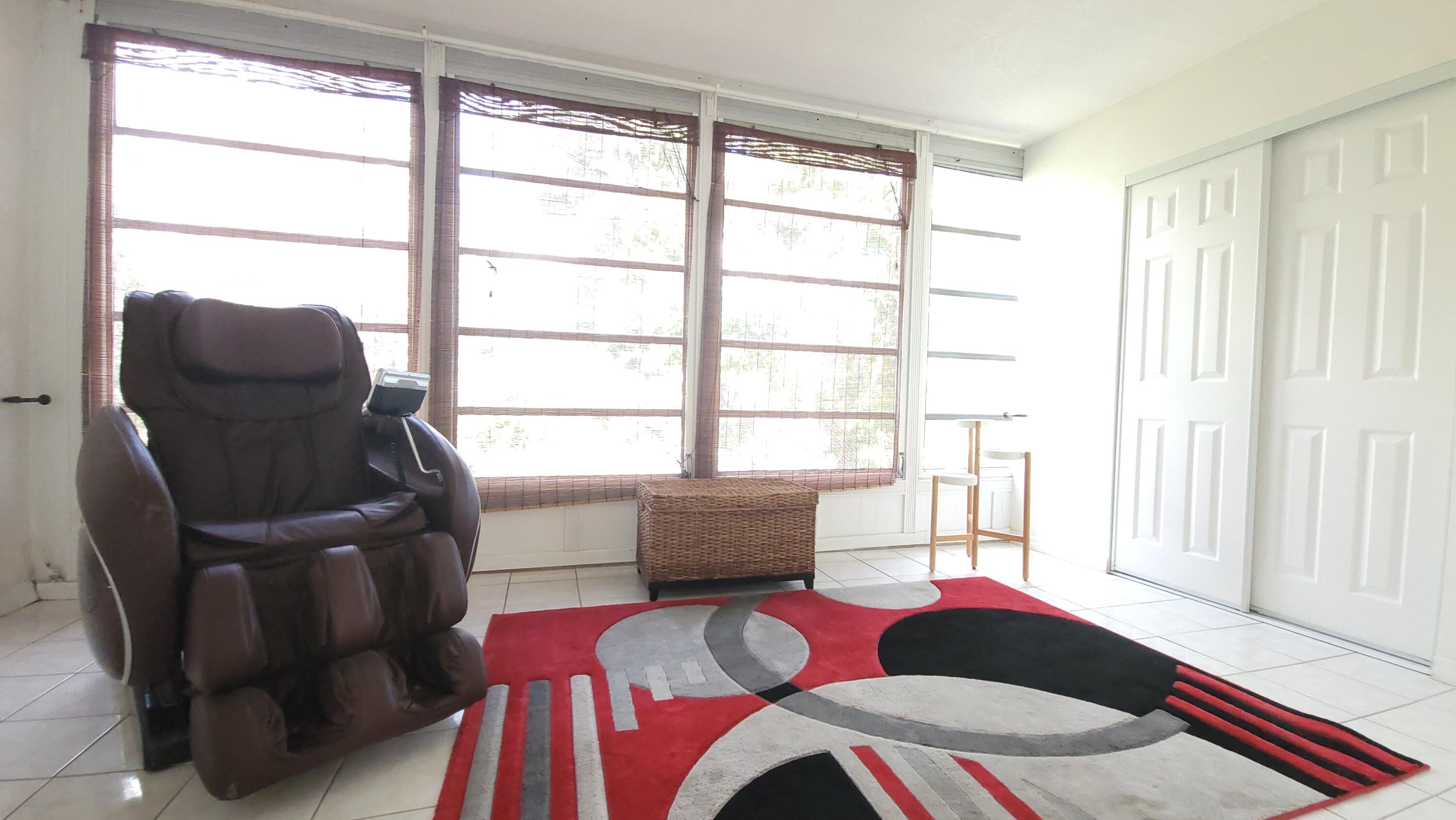 405 Southampton A Property Photo 22