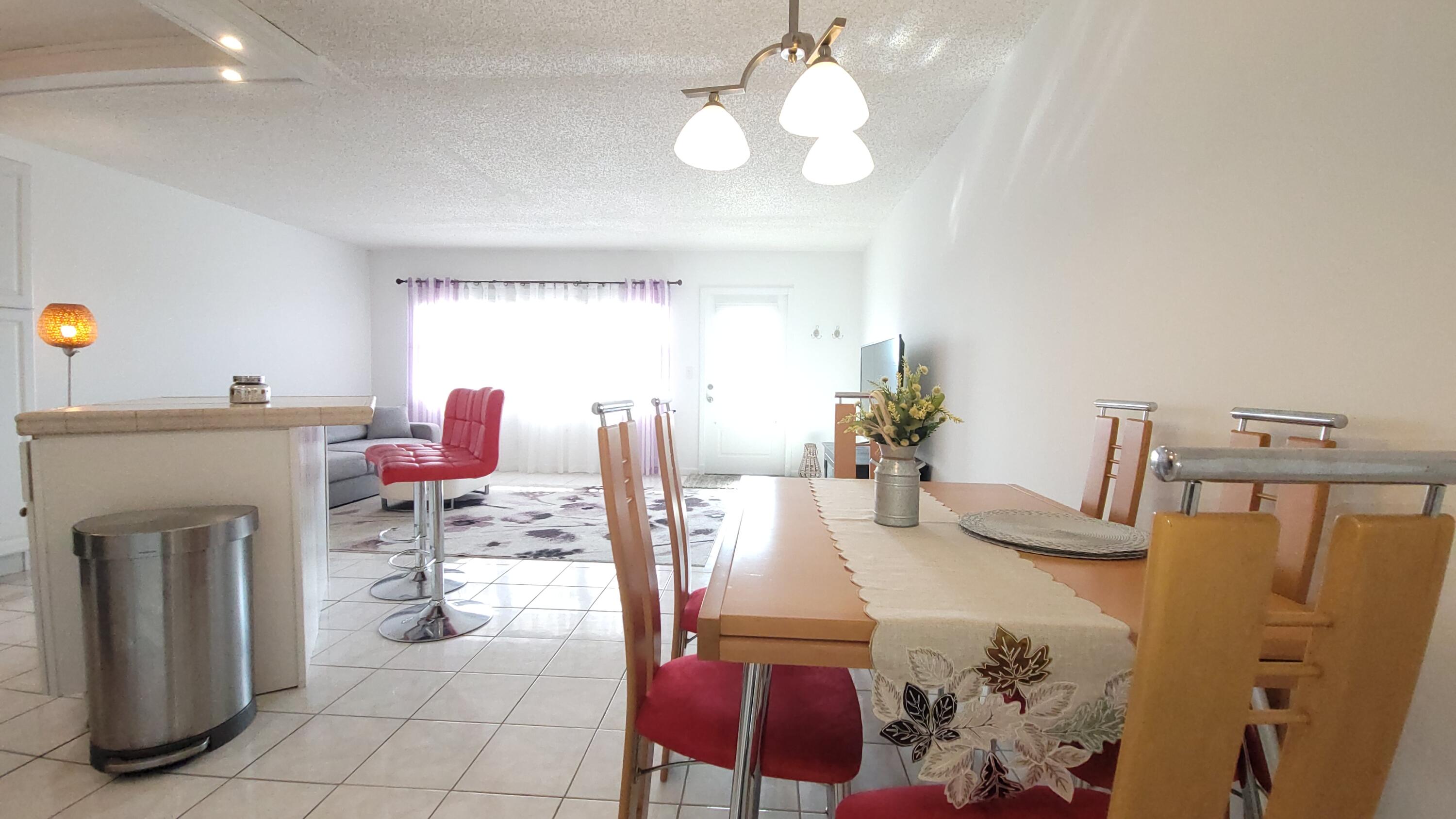 405 Southampton A Property Photo 26