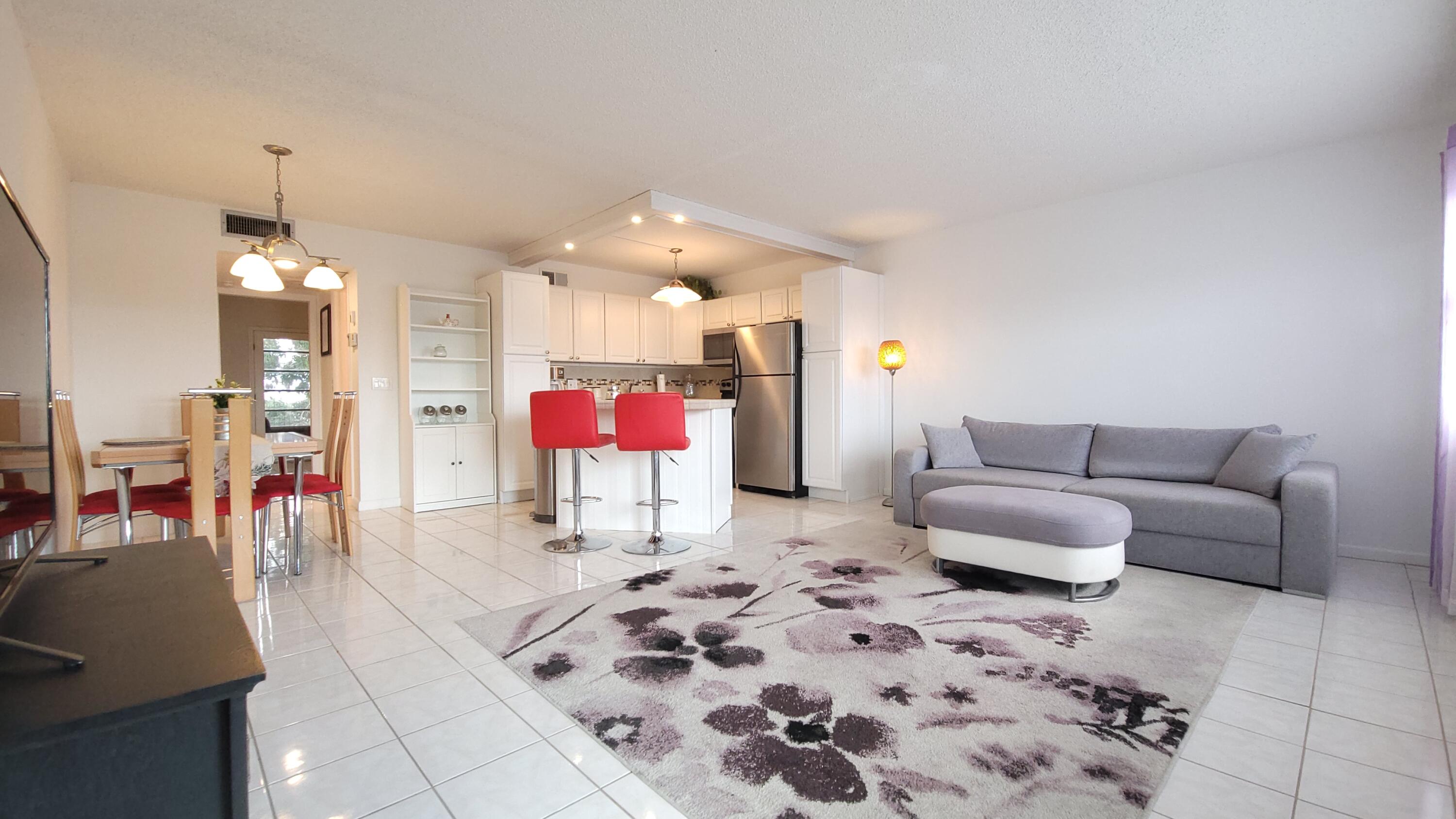 405 Southampton A Property Photo 27