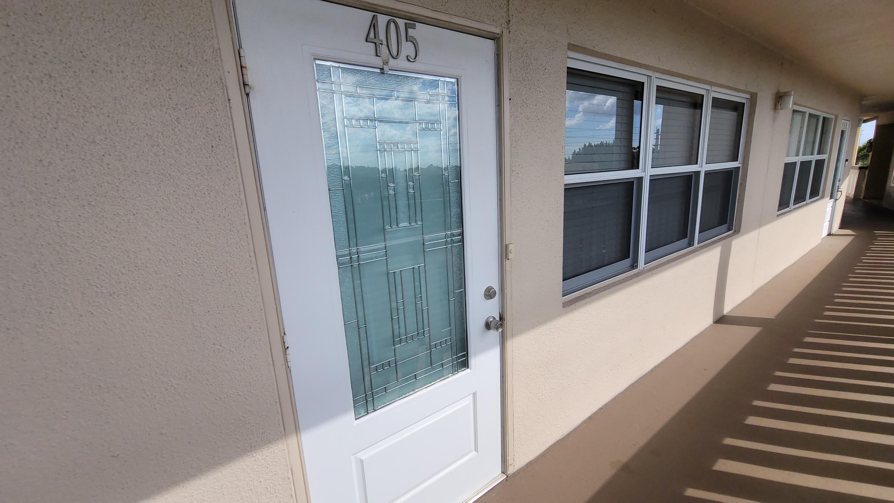 405 Southampton A Property Photo 28