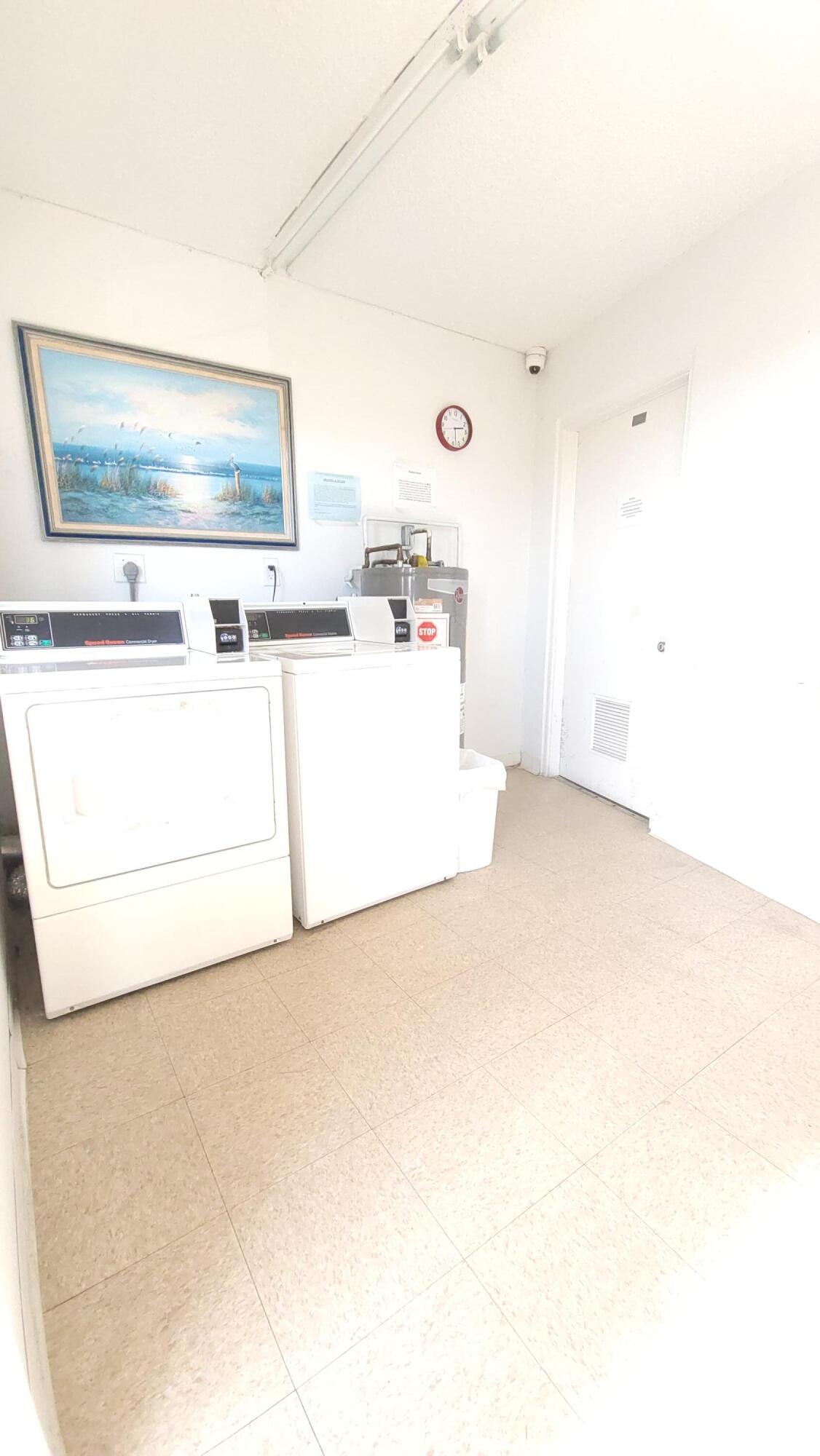 405 Southampton A Property Photo 31