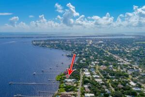 901 Se Riverside Drive Property Photo 16