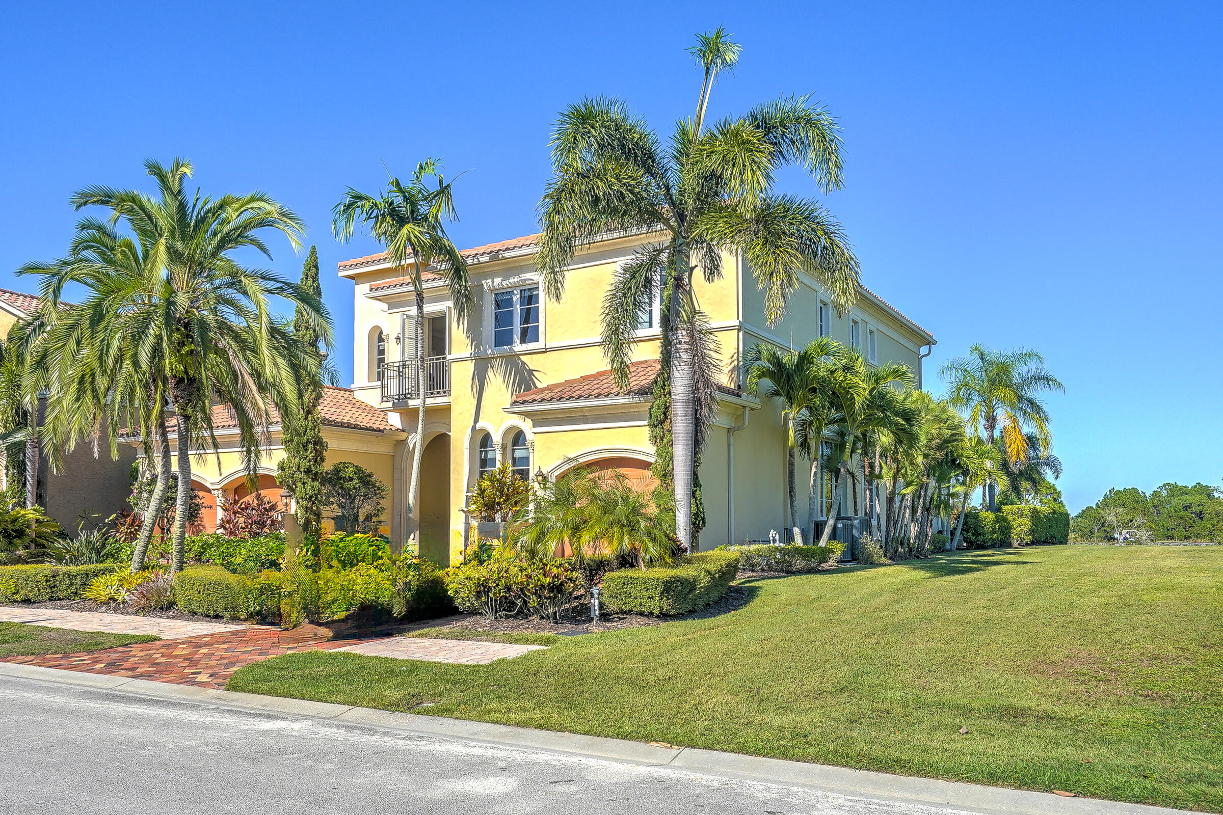 190 Se Bella Strano Property Photo 3