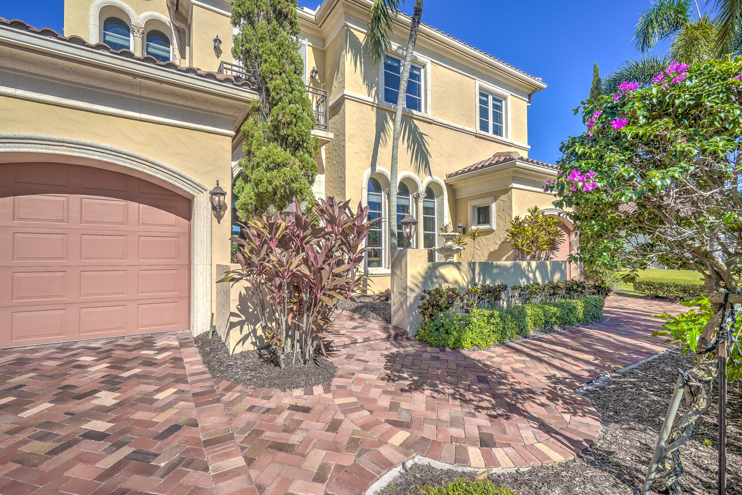 190 Se Bella Strano Property Photo 4