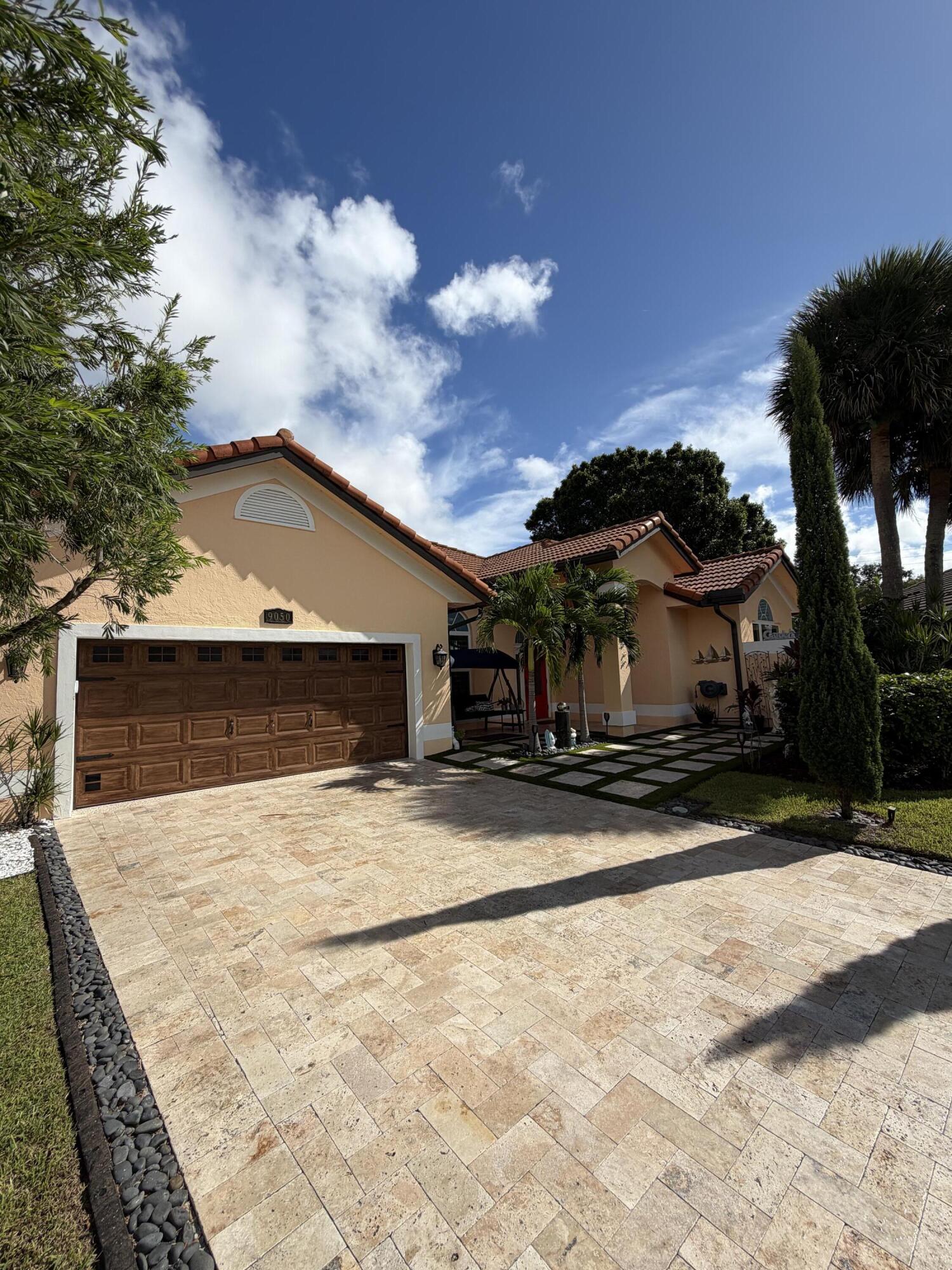 9050 Cypress Hollow Drive Property Photo 2
