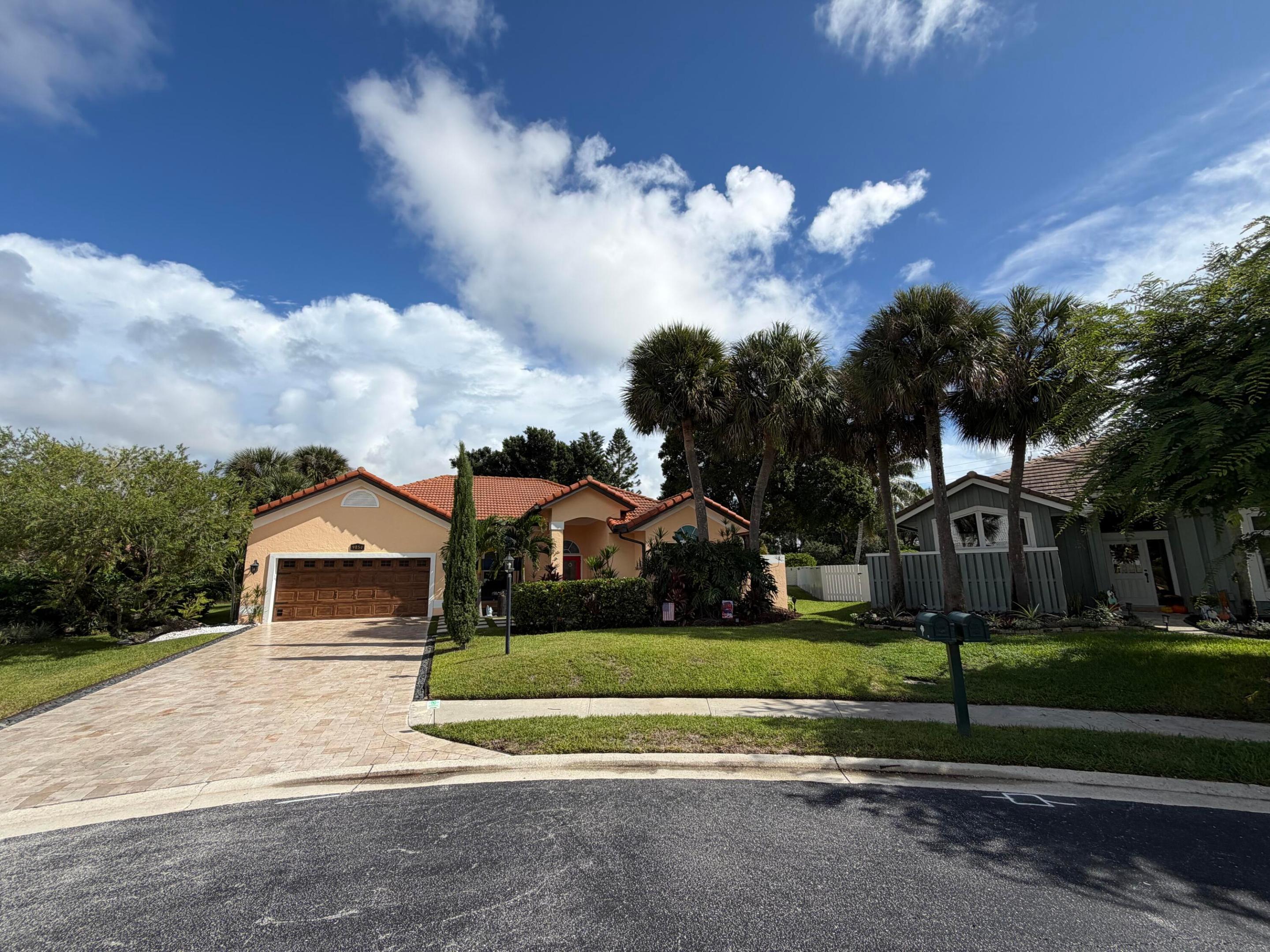 9050 Cypress Hollow Drive Property Photo 3