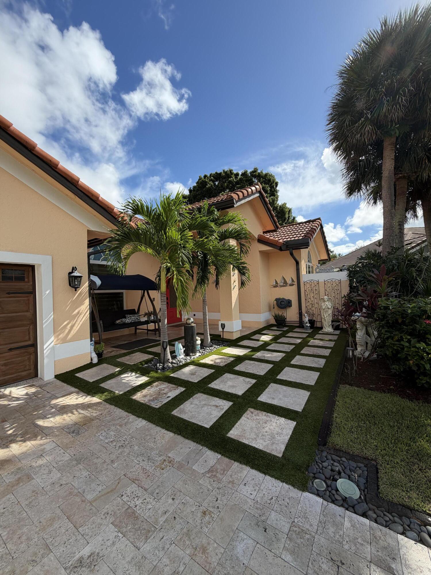 9050 Cypress Hollow Drive Property Photo 4