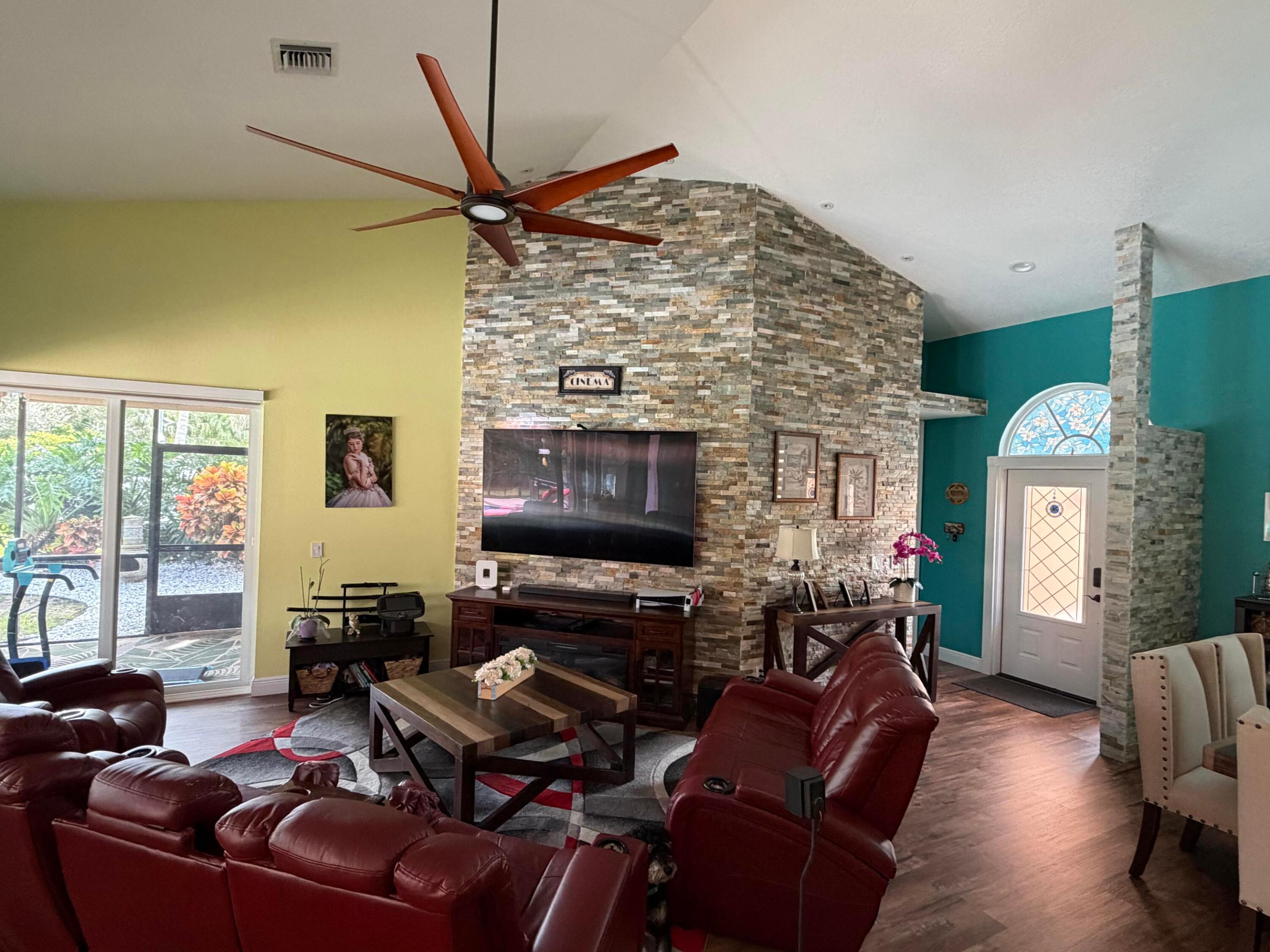 9050 Cypress Hollow Drive Property Photo 6