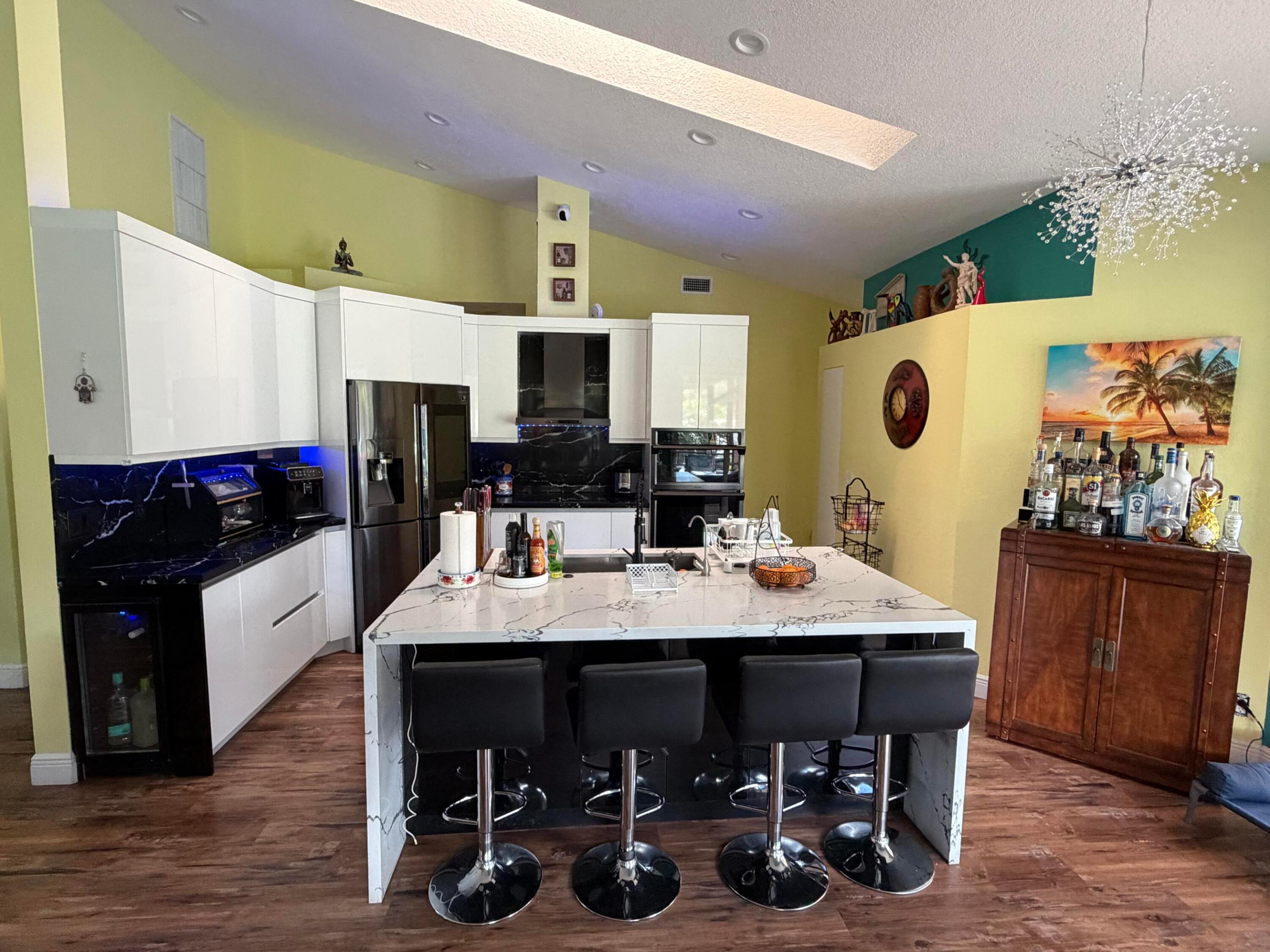 9050 Cypress Hollow Drive Property Photo 8
