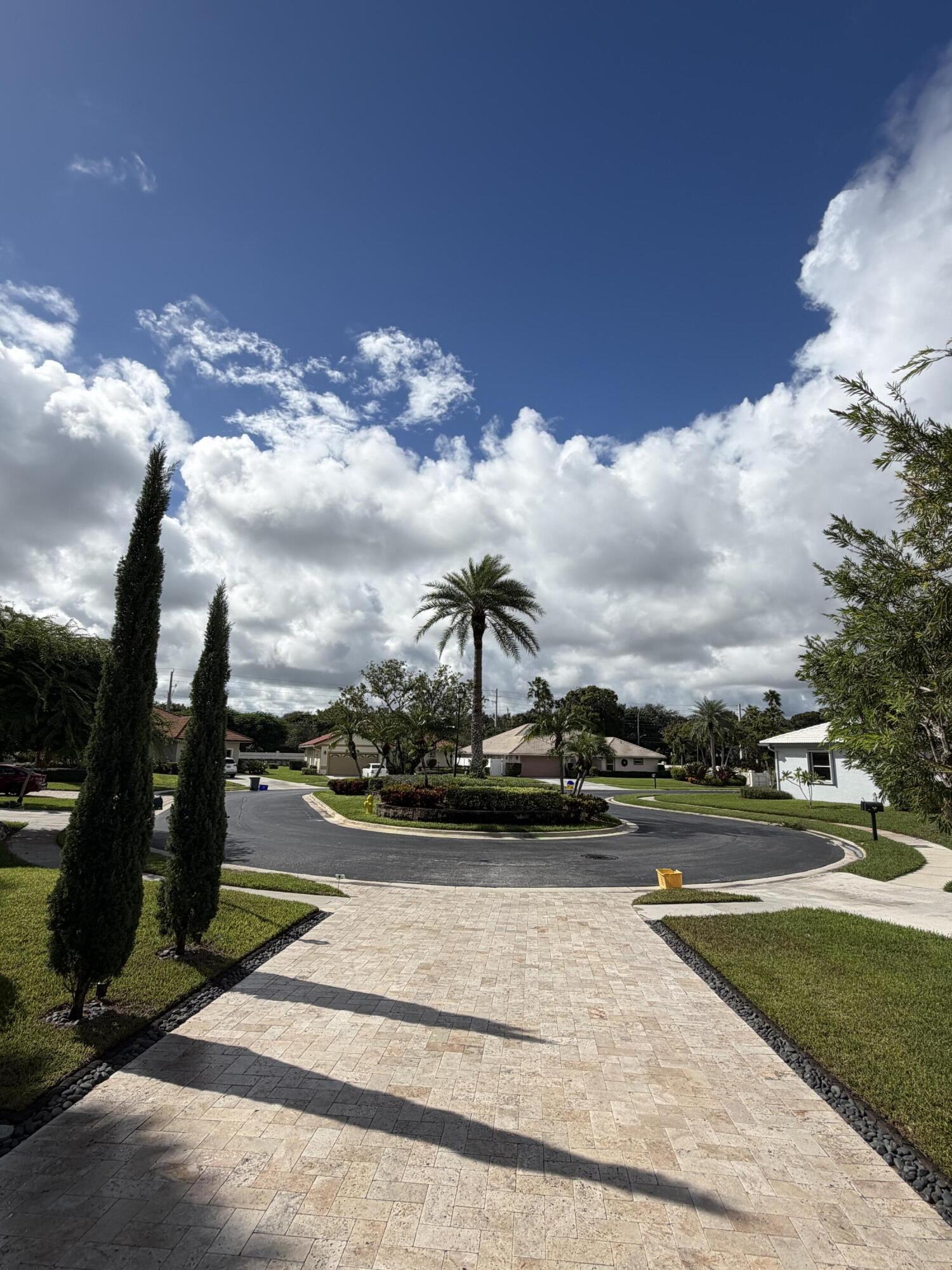 9050 Cypress Hollow Drive Property Photo 12