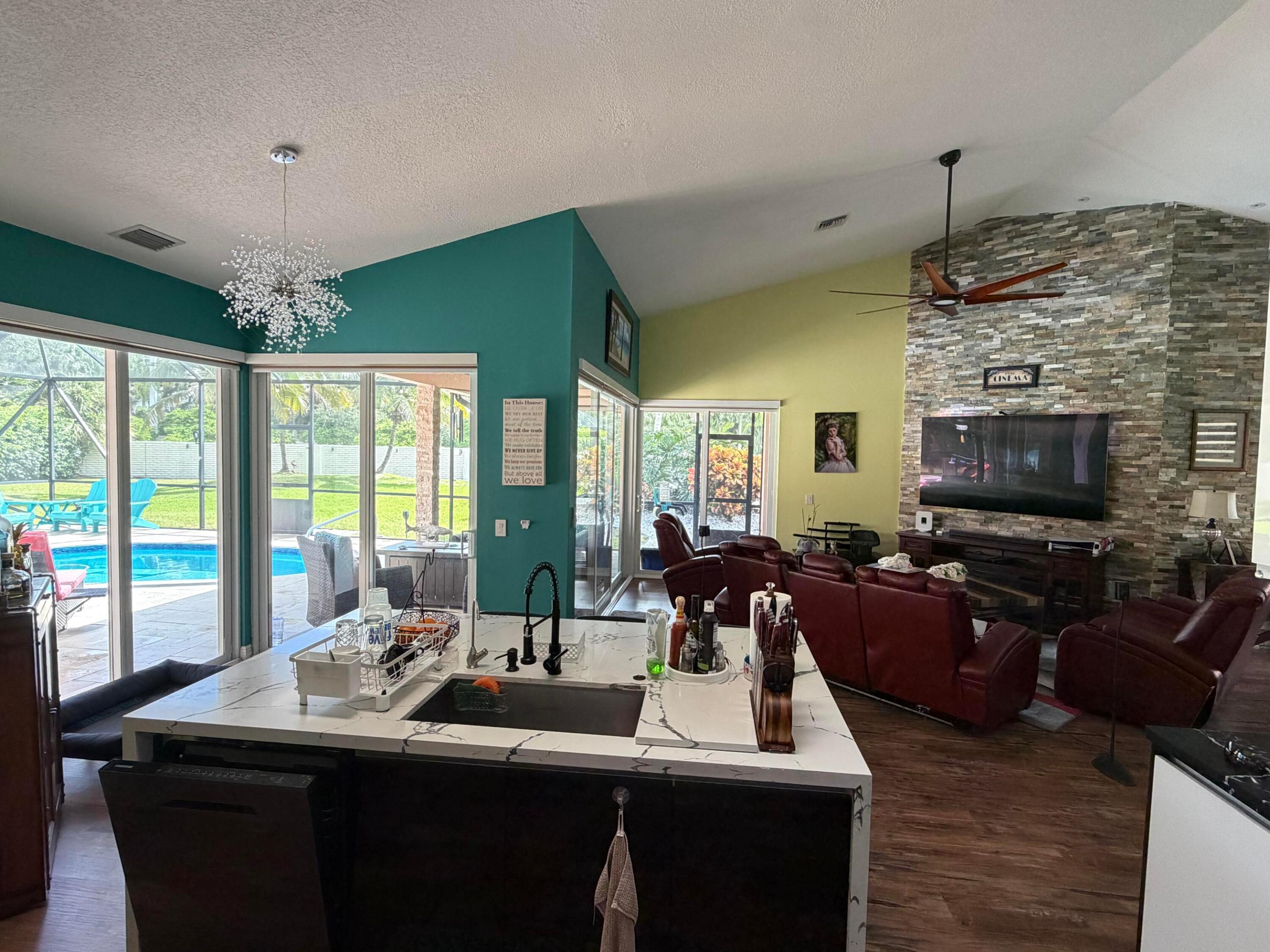 9050 Cypress Hollow Drive Property Photo 16
