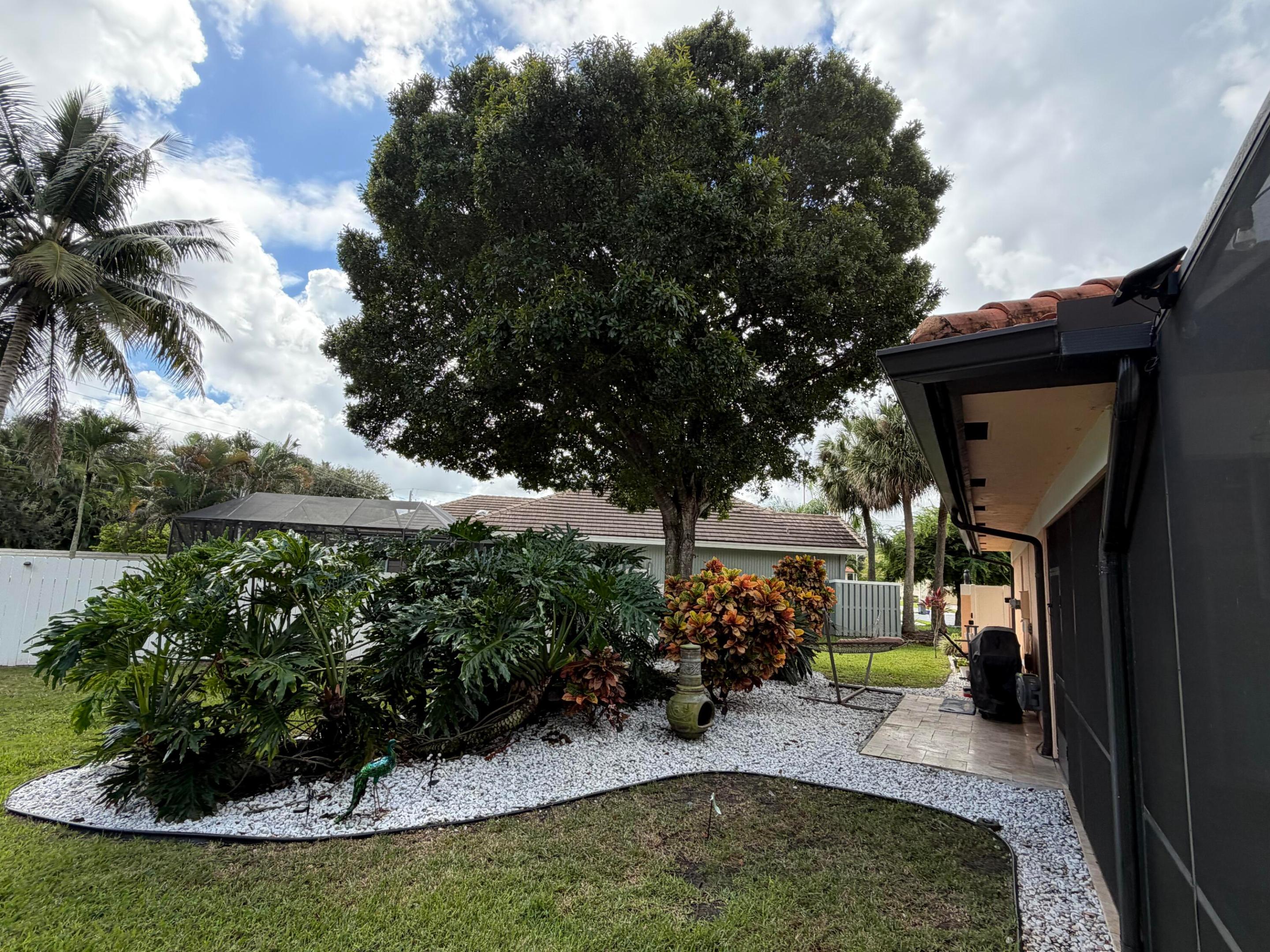 9050 Cypress Hollow Drive Property Photo 25