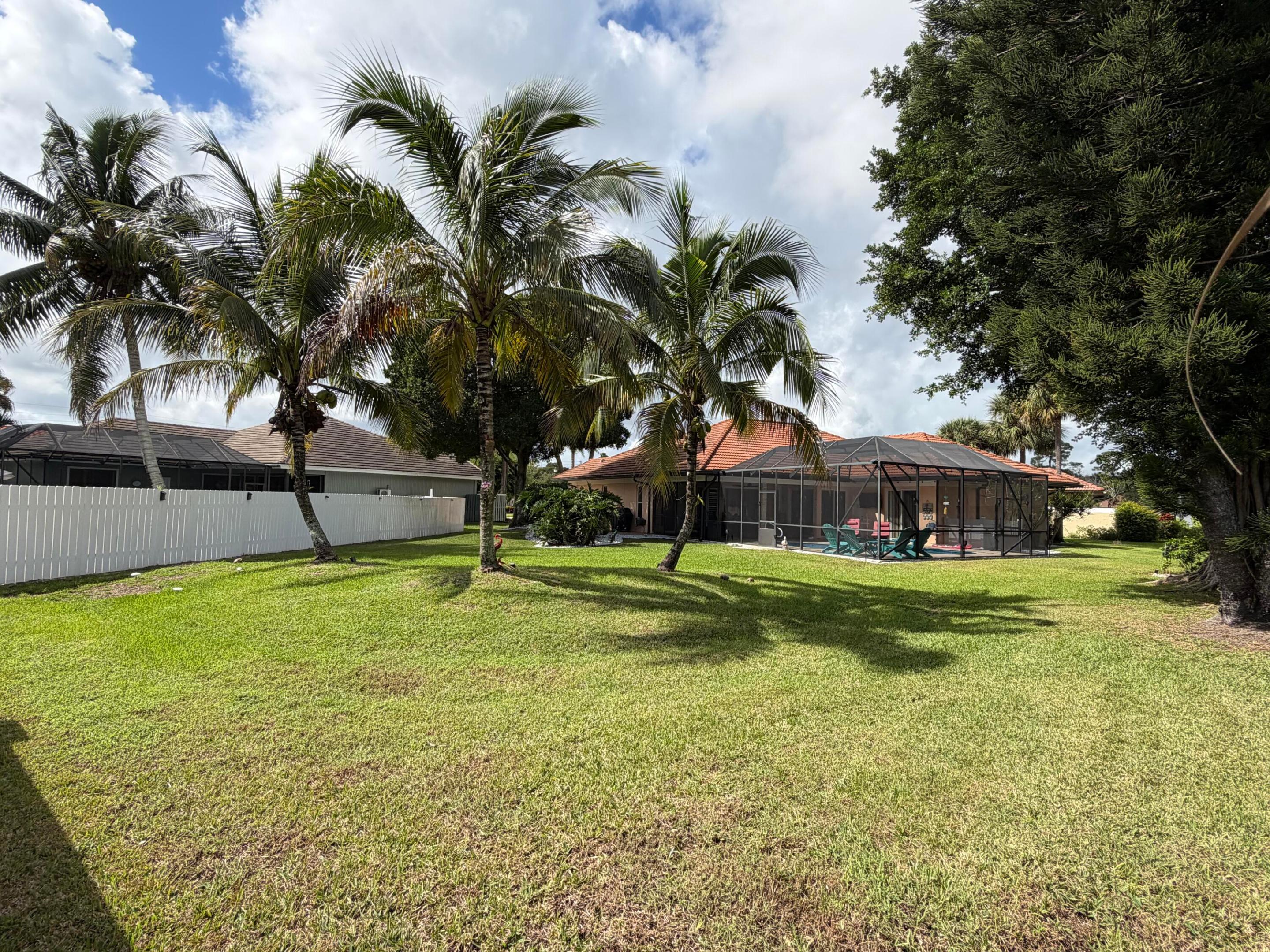 9050 Cypress Hollow Drive Property Photo 26
