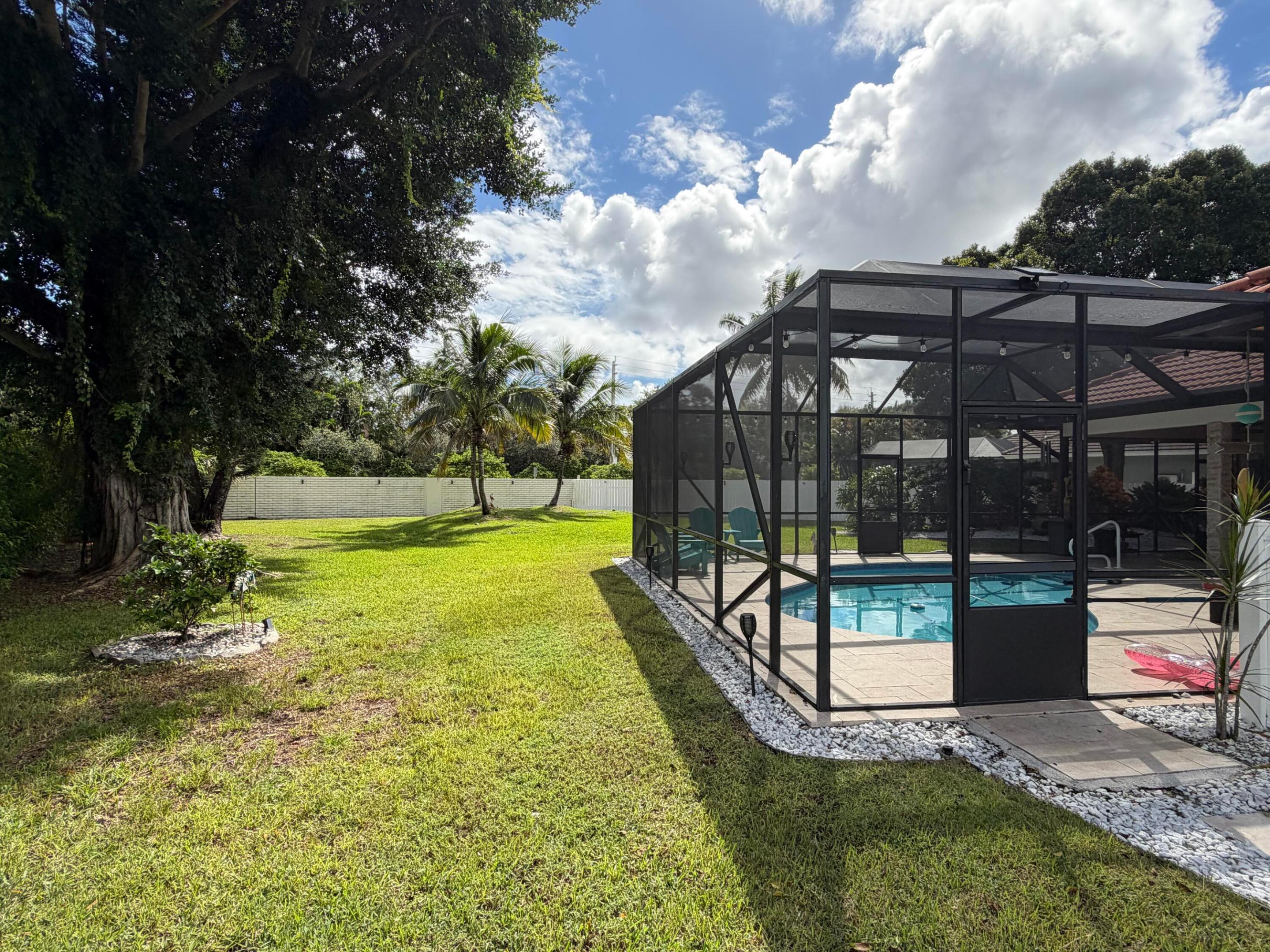 9050 Cypress Hollow Drive Property Photo 28