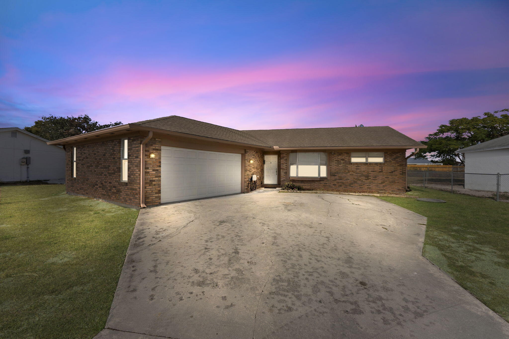 449 Se Oakridge Drive Property Photo 1