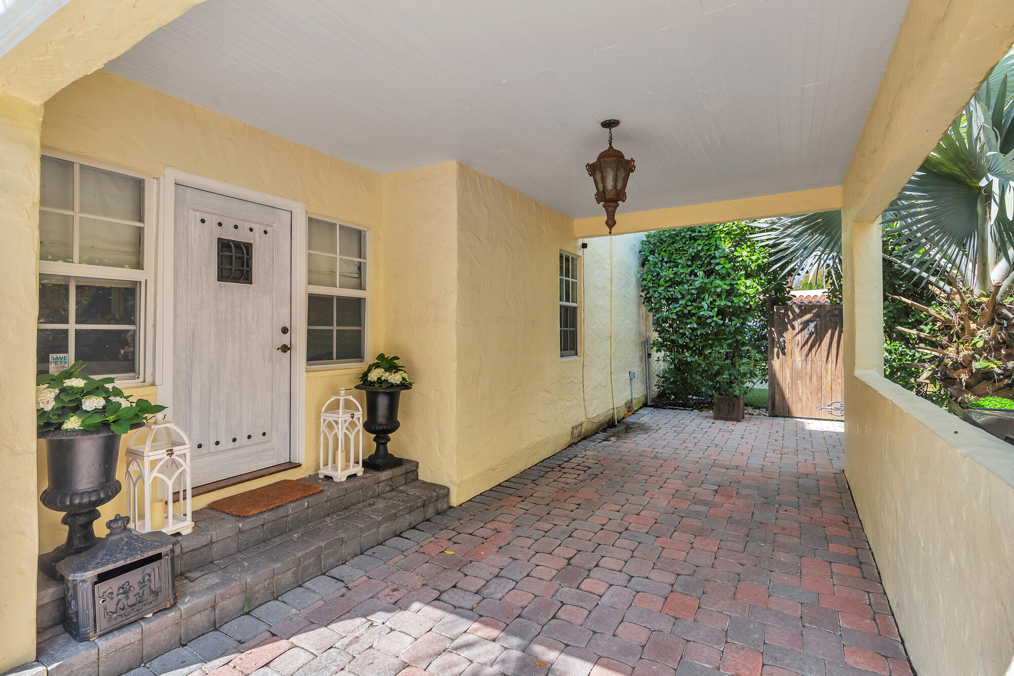 3213 Vincent Road Property Photo 2