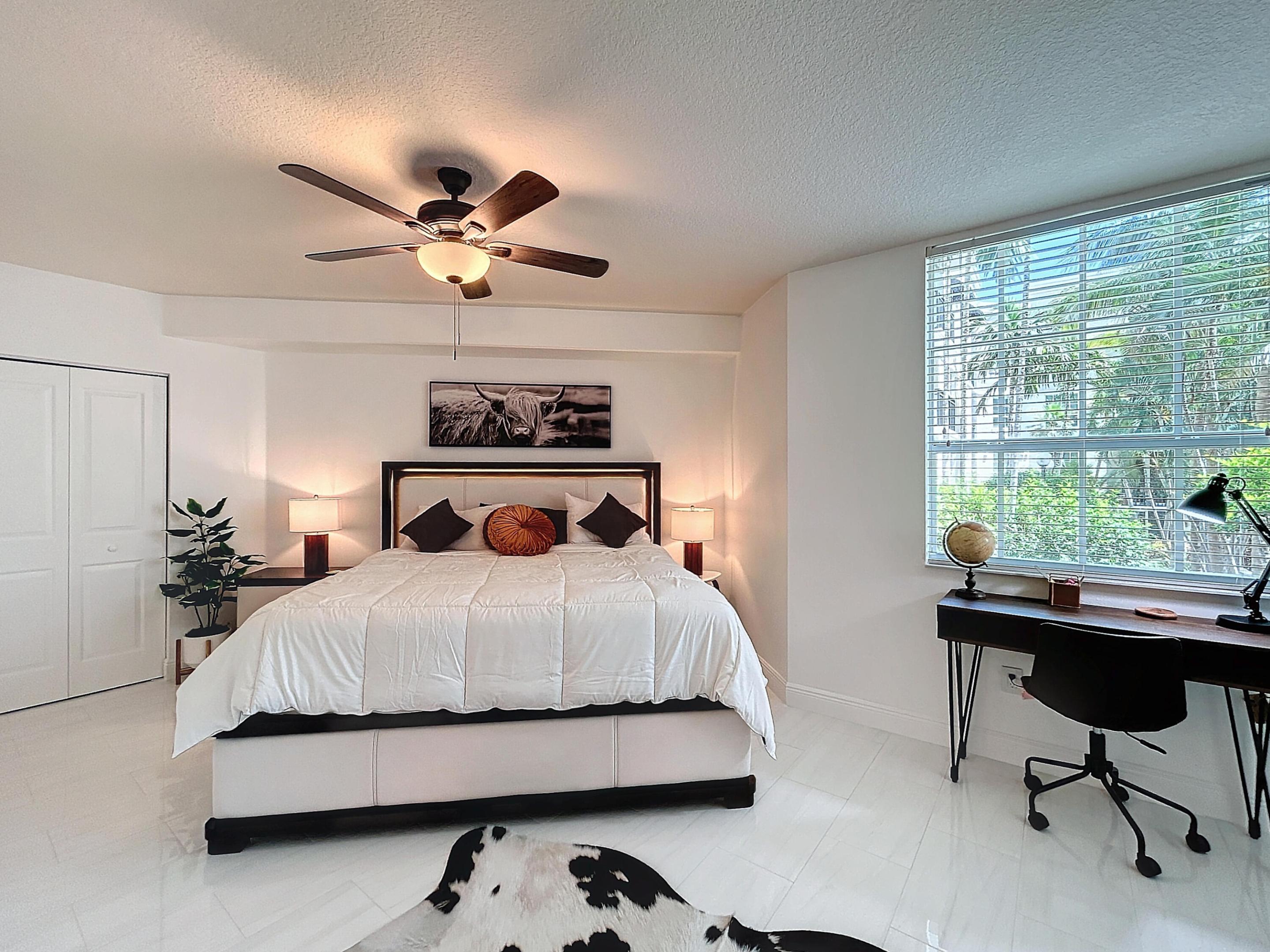 600 S Dixie Highway 630 Property Photo 12