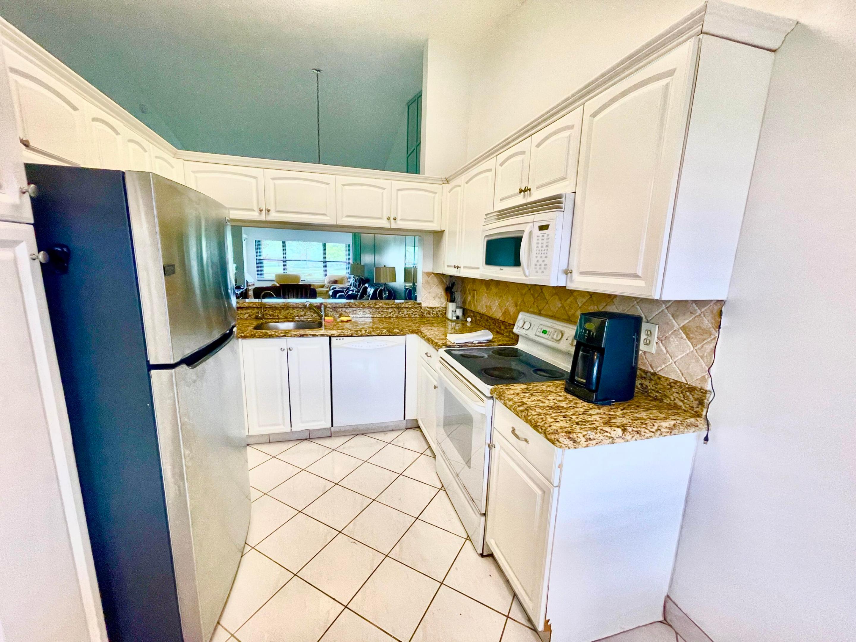 4698 Lucerne Lakes Boulevard E 203 Property Photo 6
