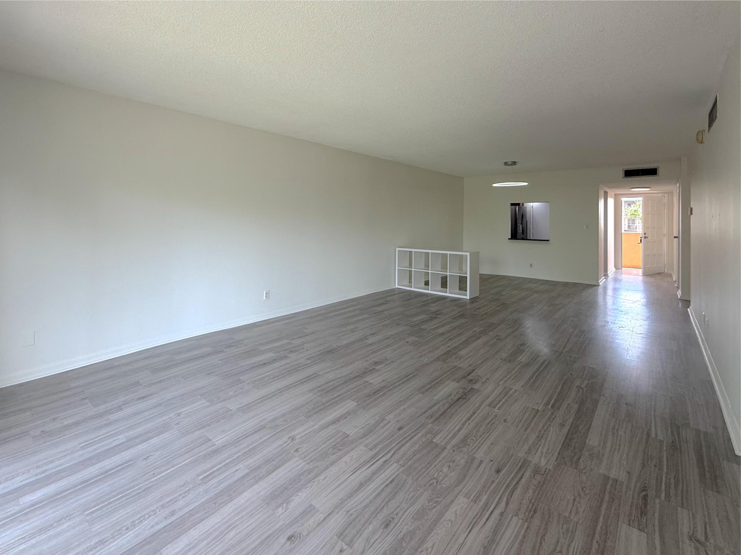 6301 N Falls Cir Drive 303 Property Photo 7