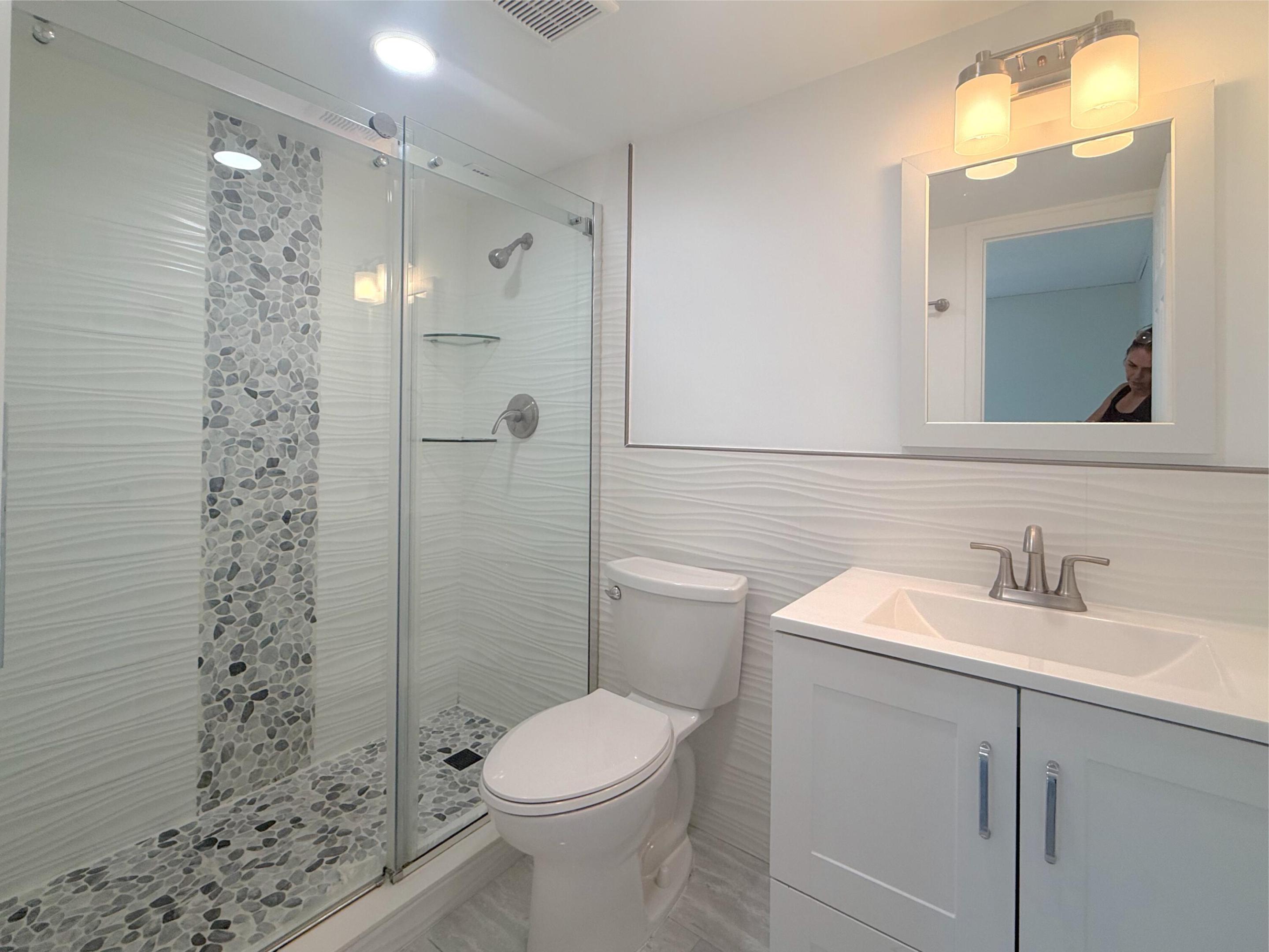 6301 N Falls Cir Drive 303 Property Photo 9
