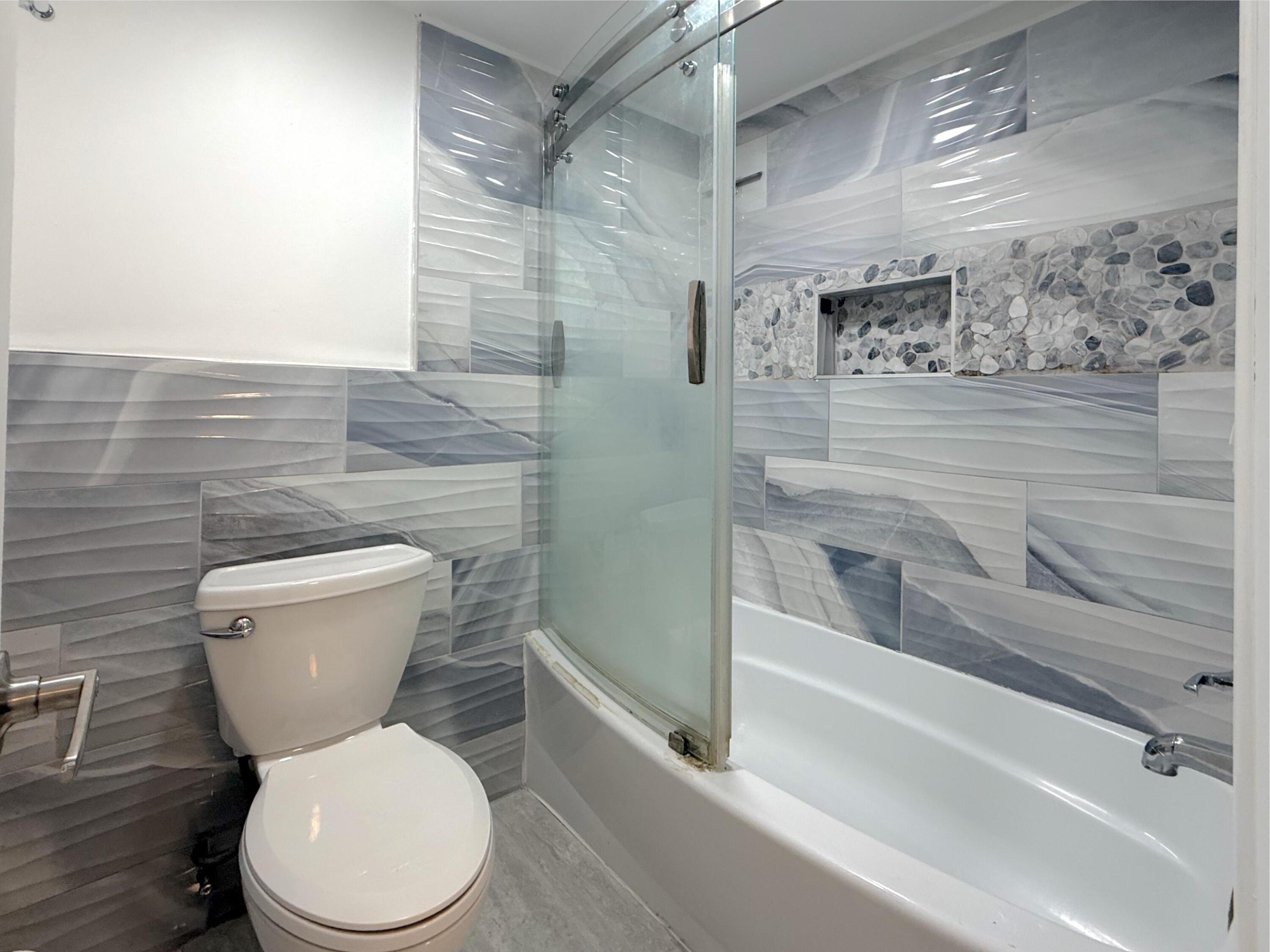 6301 N Falls Cir Drive 303 Property Photo 10