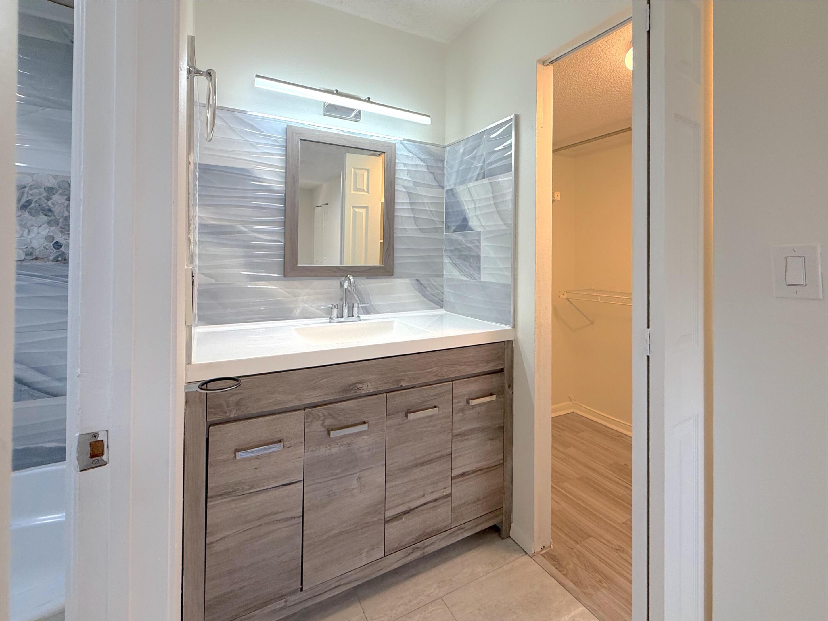 6301 N Falls Cir Drive 303 Property Photo 11