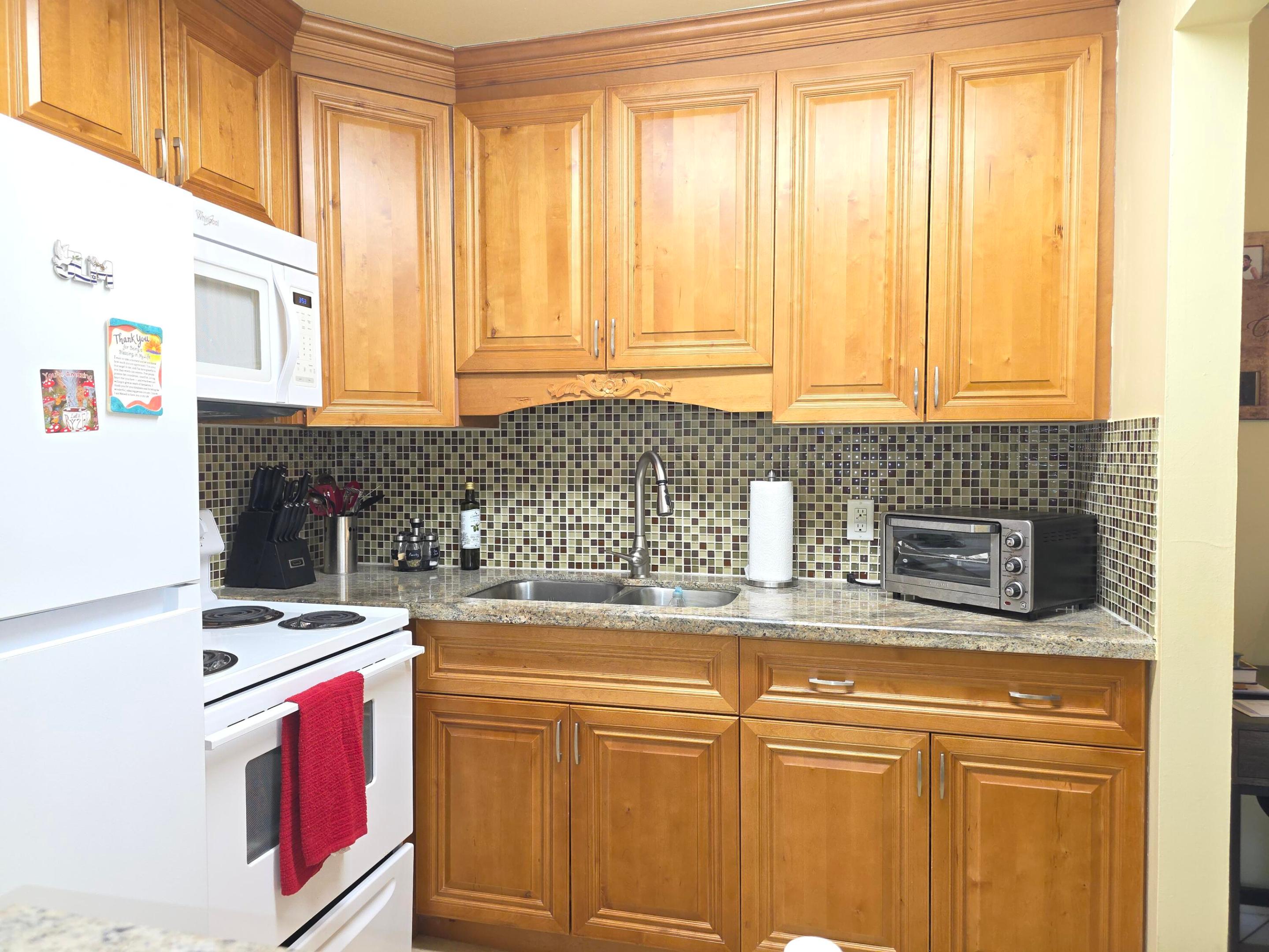 204 Kent L L Property Photo 13