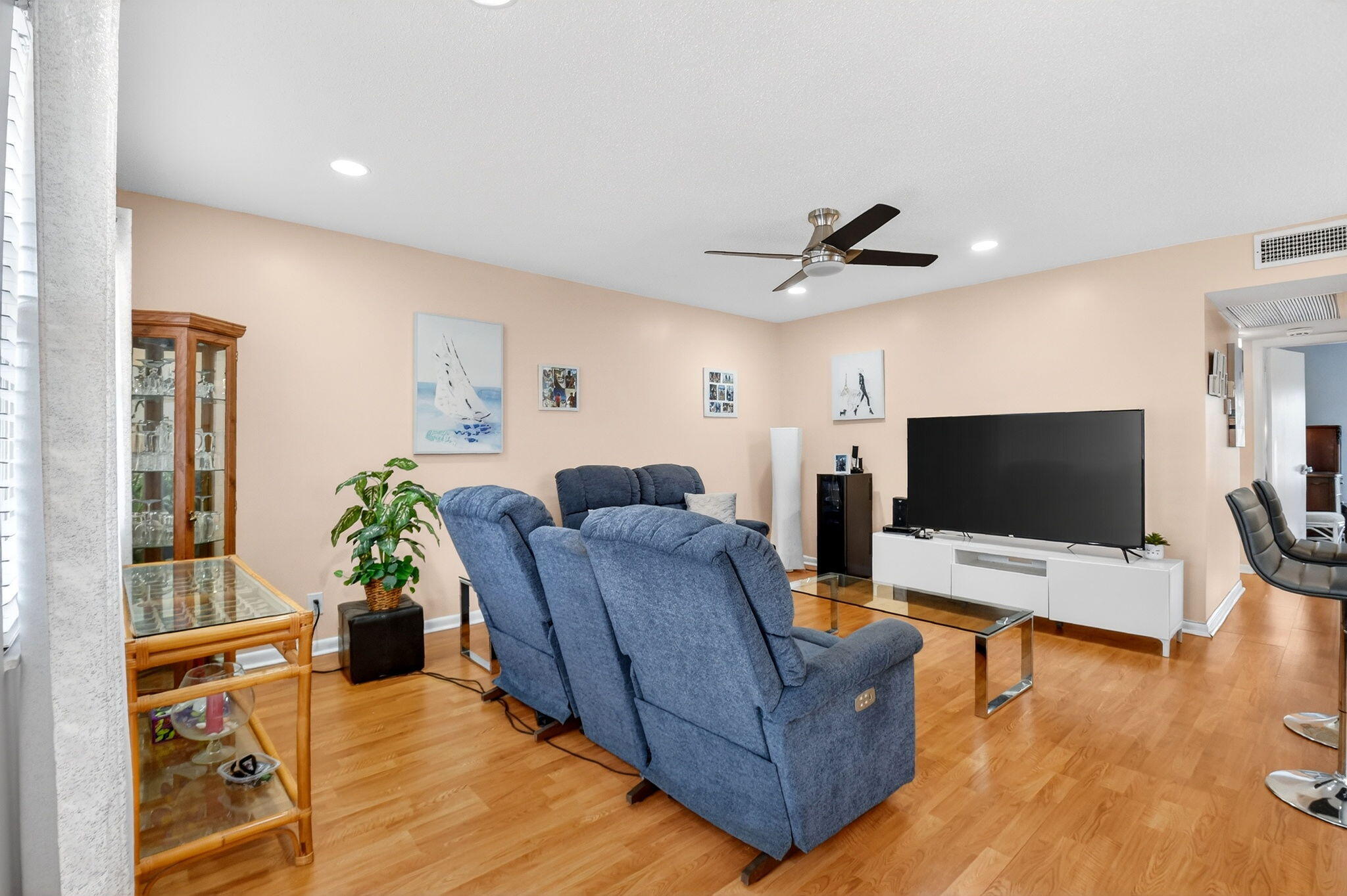 209 Somerset K Property Photo 2