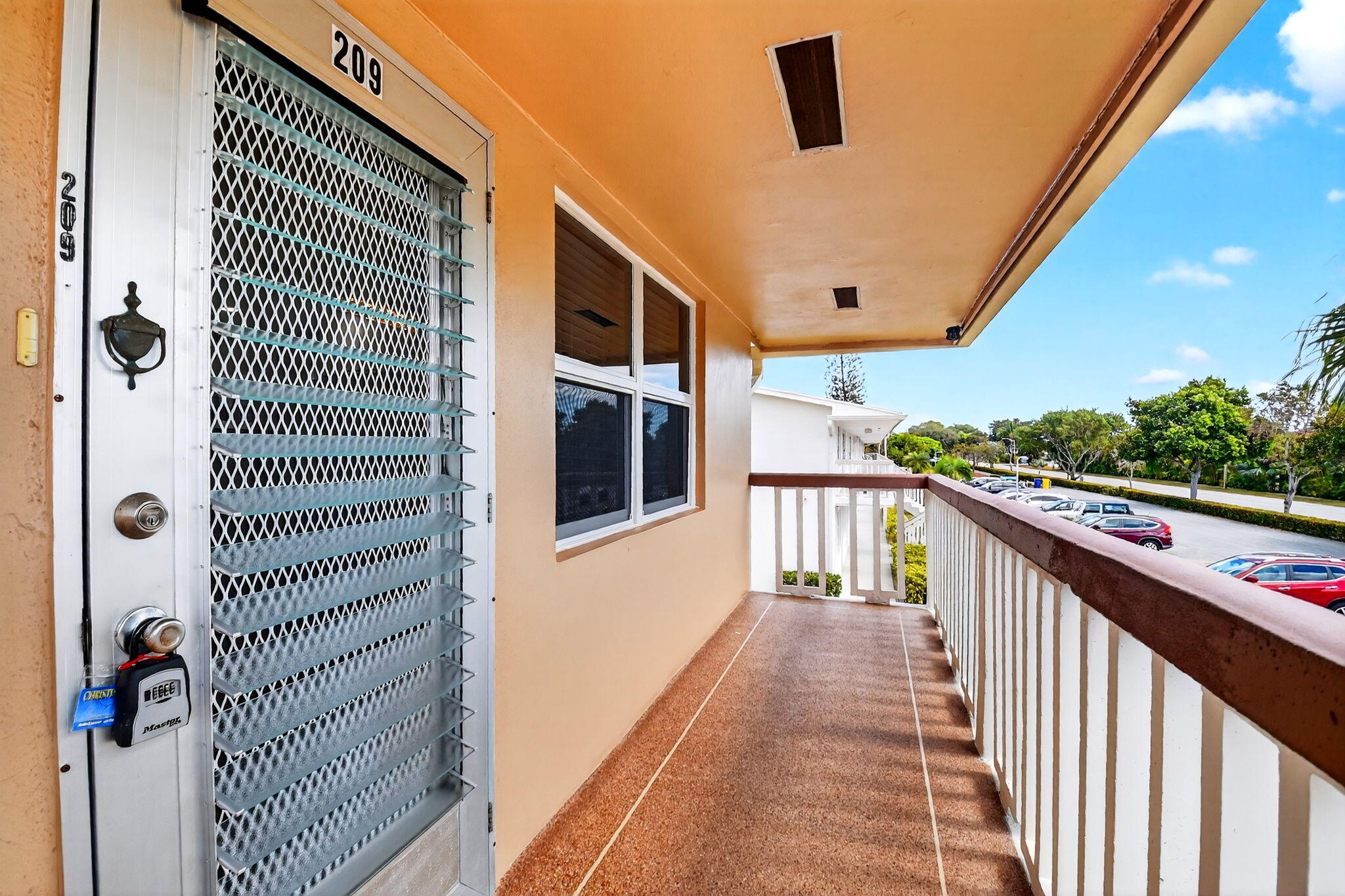 209 Somerset K Property Photo 32