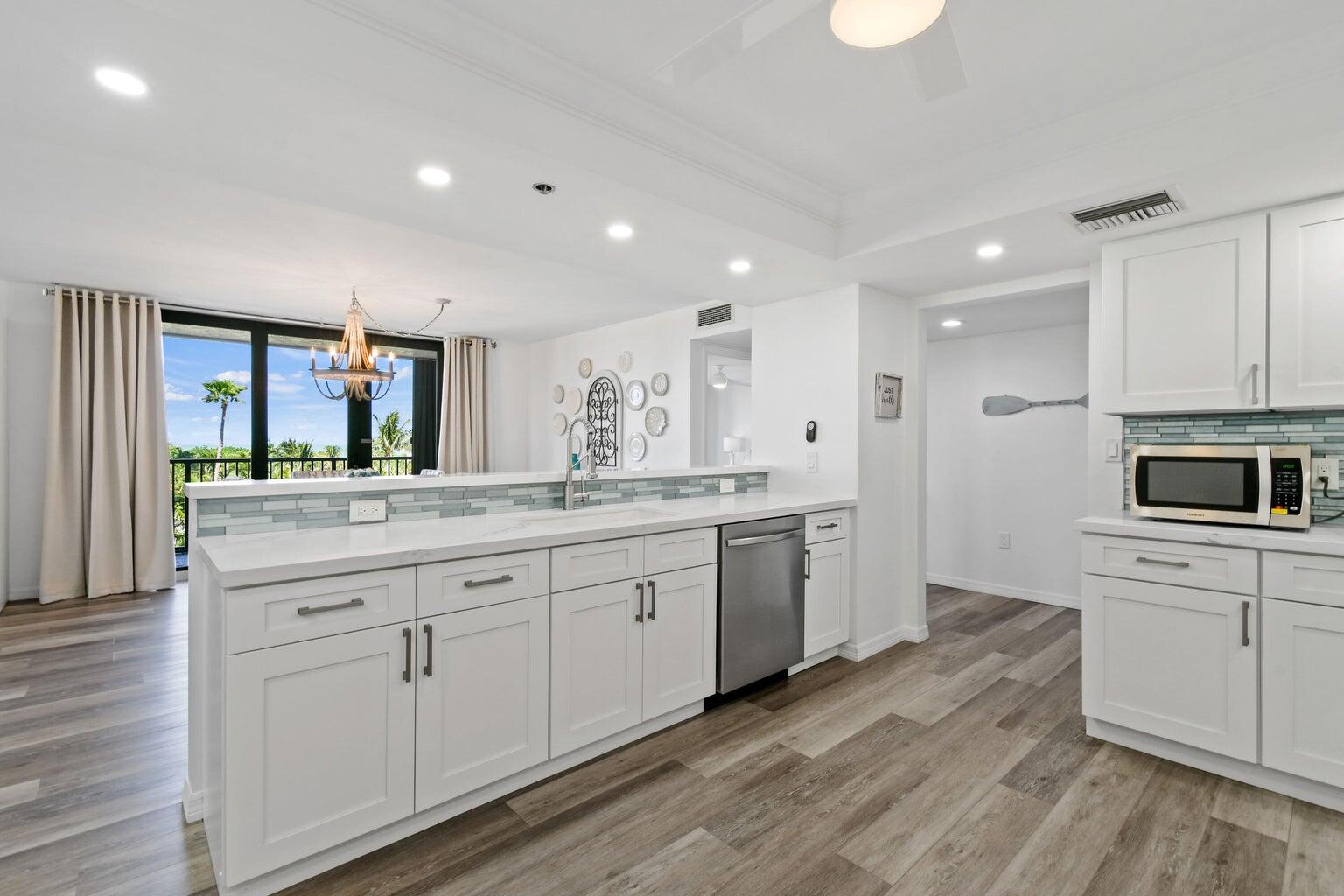 5047 N Highway A1a 404 Property Photo 16