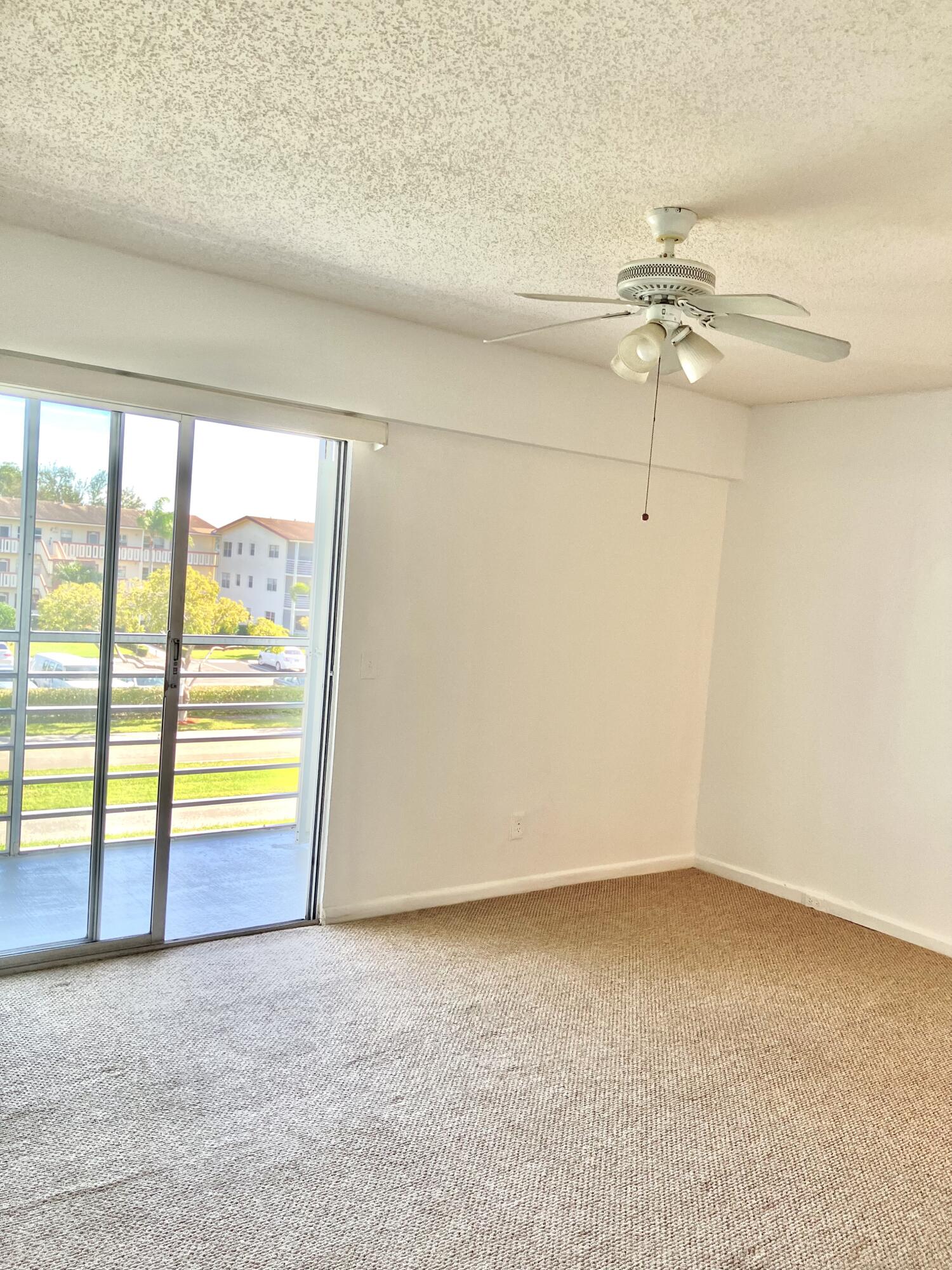 156 Suffolk D Property Photo 13