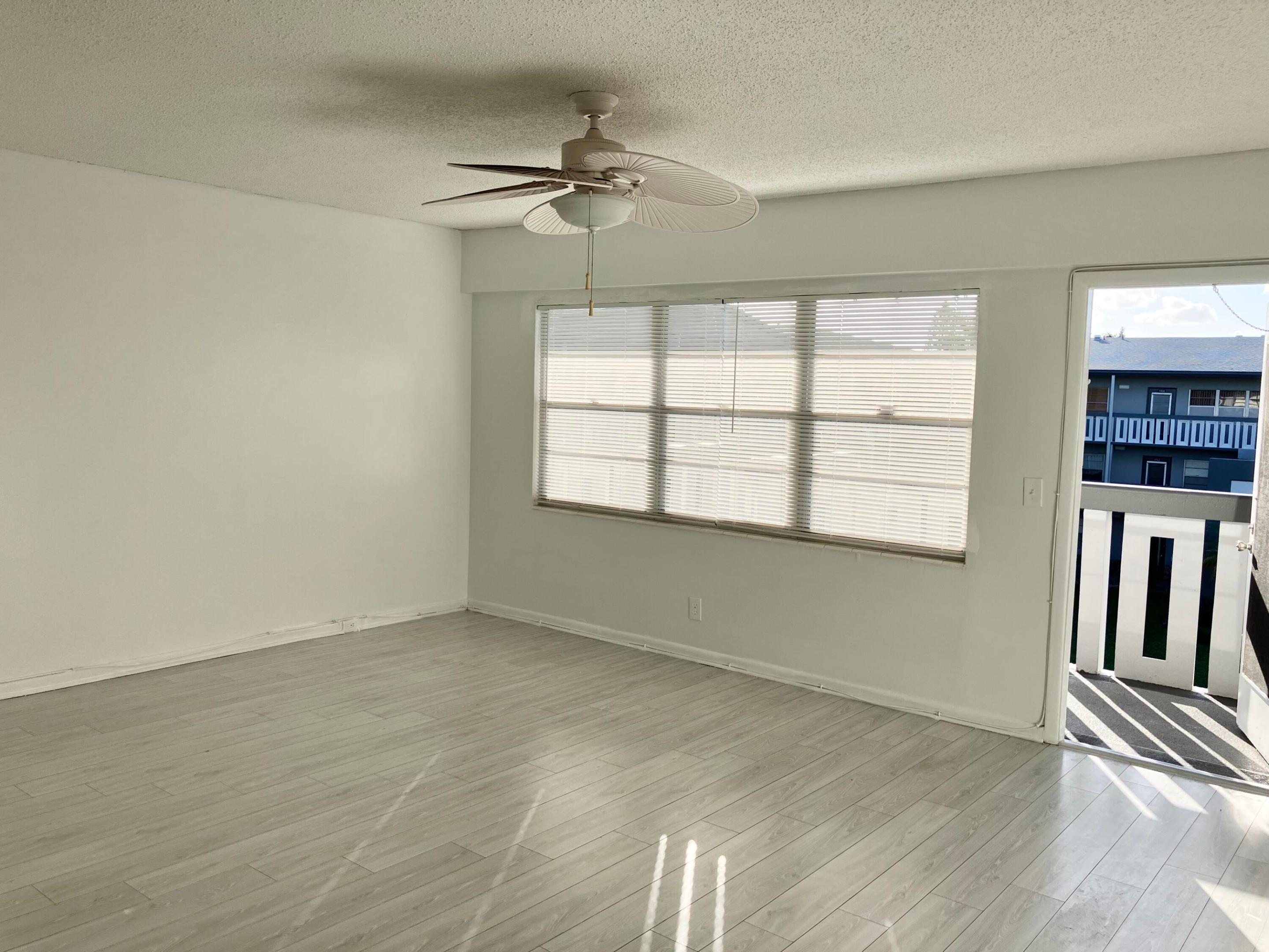 156 Suffolk D Property Photo 20