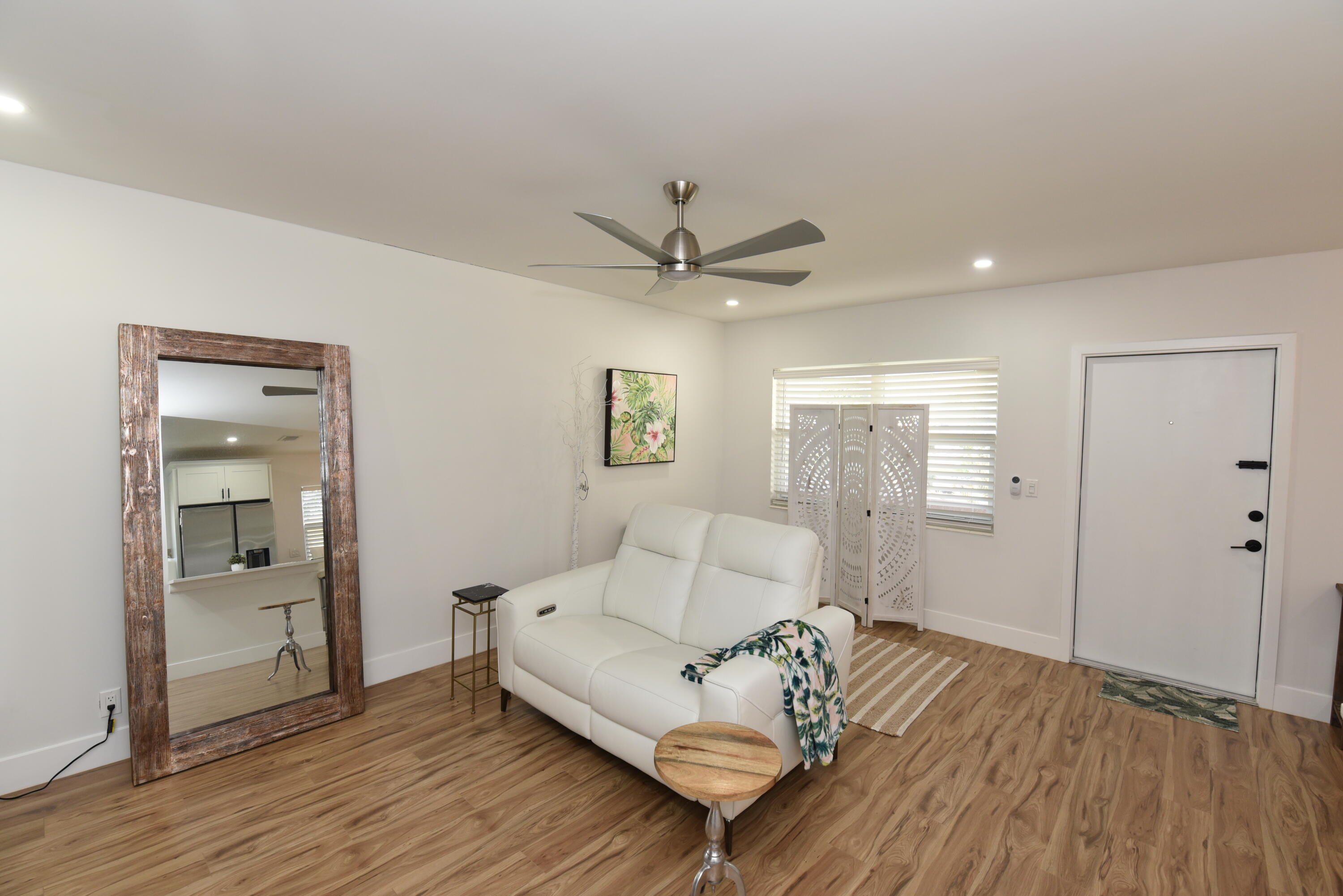 112 Salisbury E Property Photo 7
