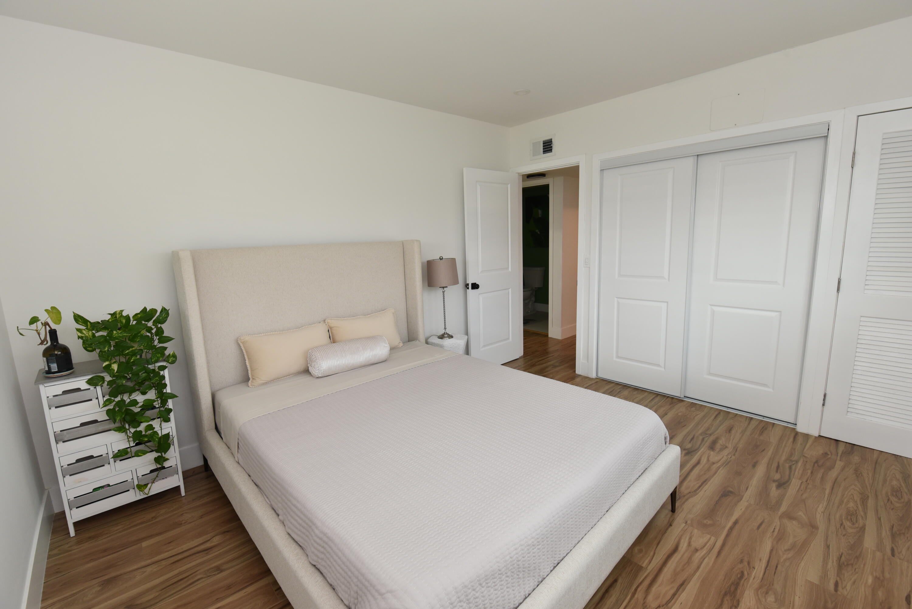 112 Salisbury E Property Photo 14