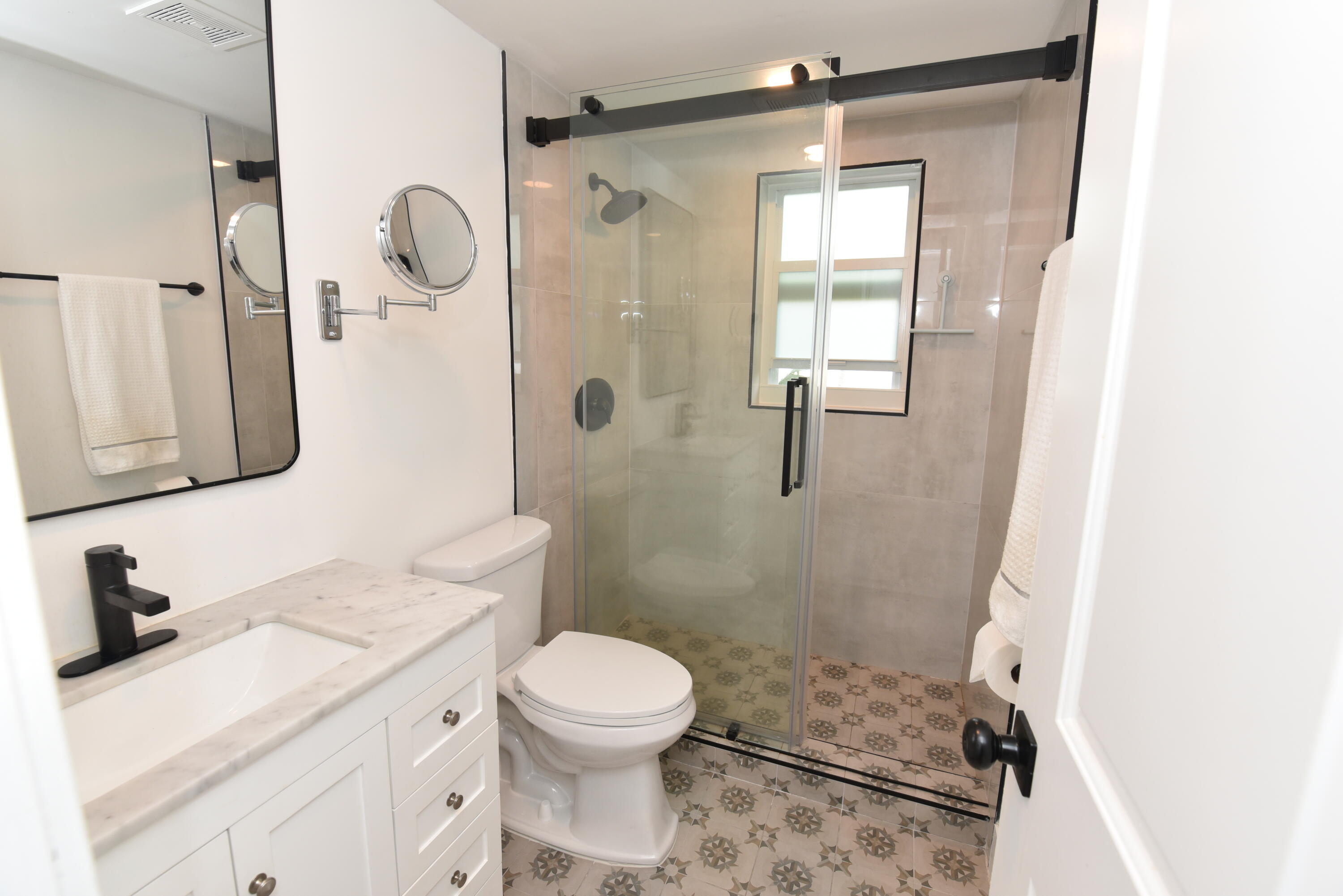 112 Salisbury E Property Photo 15