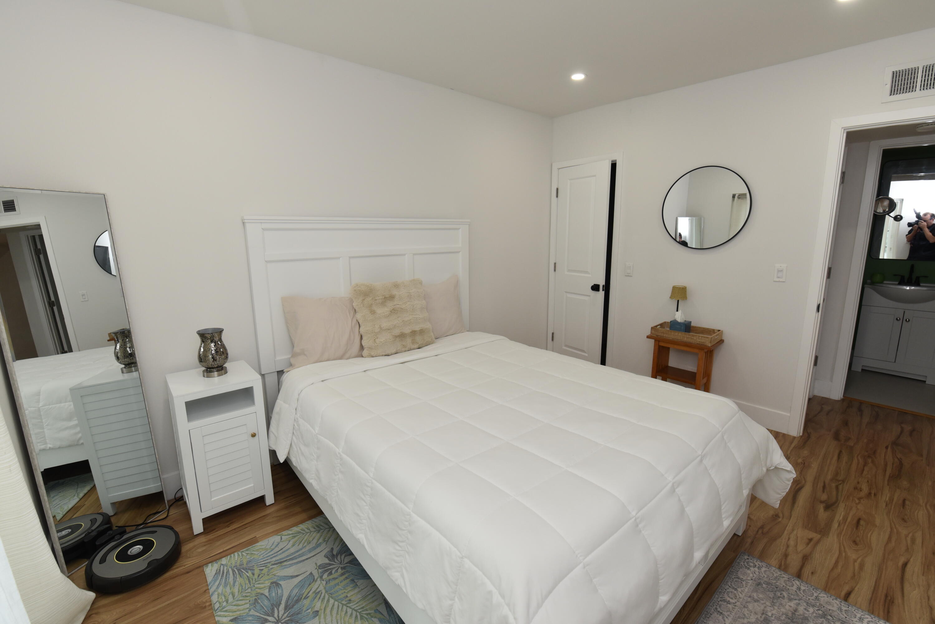 112 Salisbury E Property Photo 17