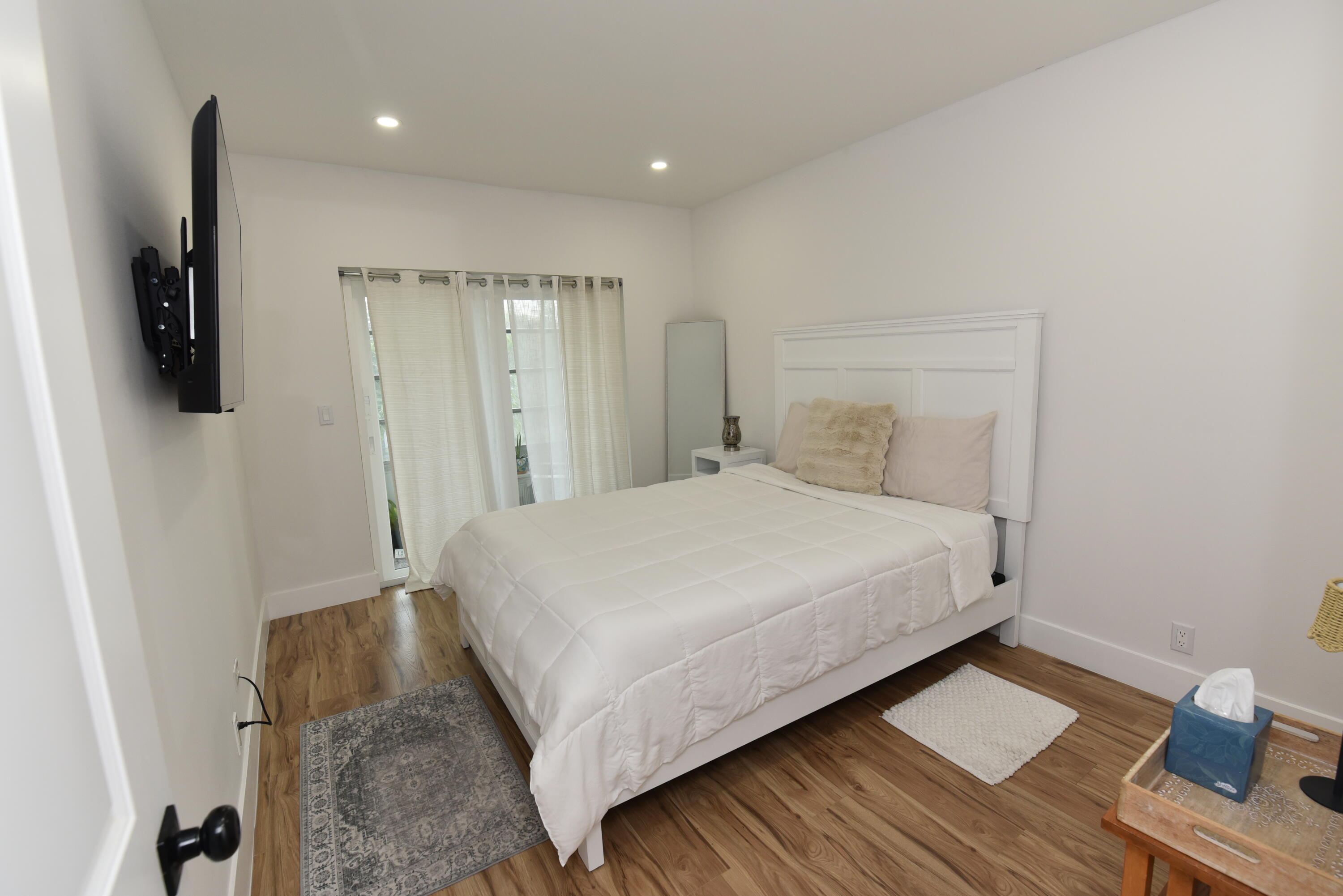 112 Salisbury E Property Photo 19