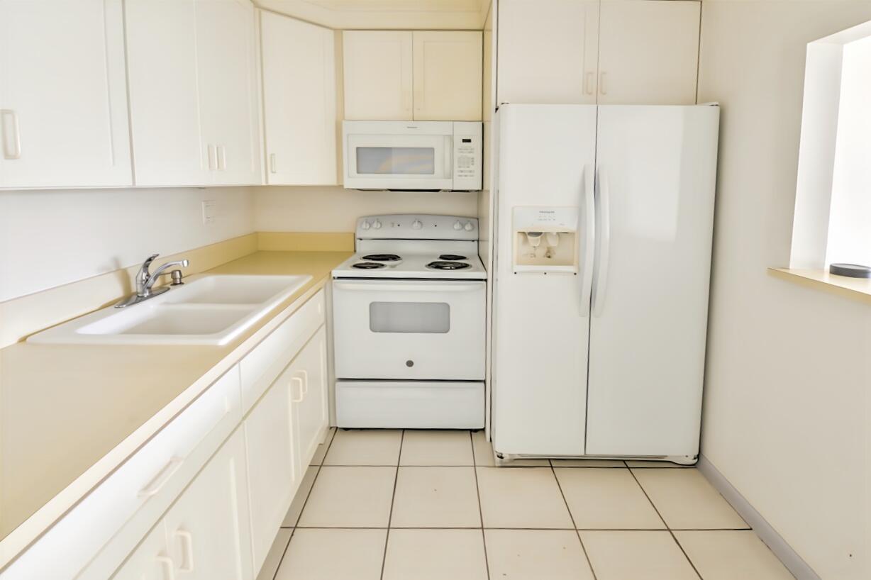 164 Andover G Property Photo 1