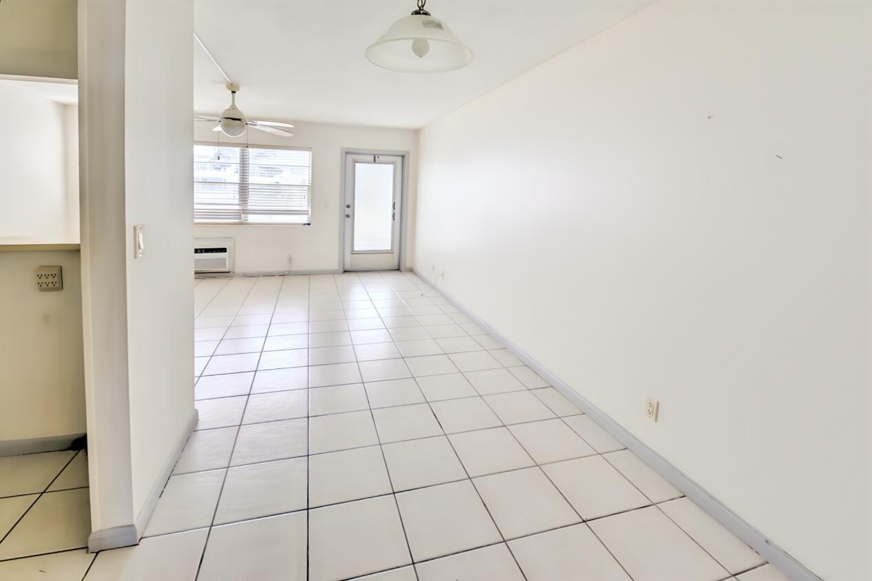 164 Andover G Property Photo 6