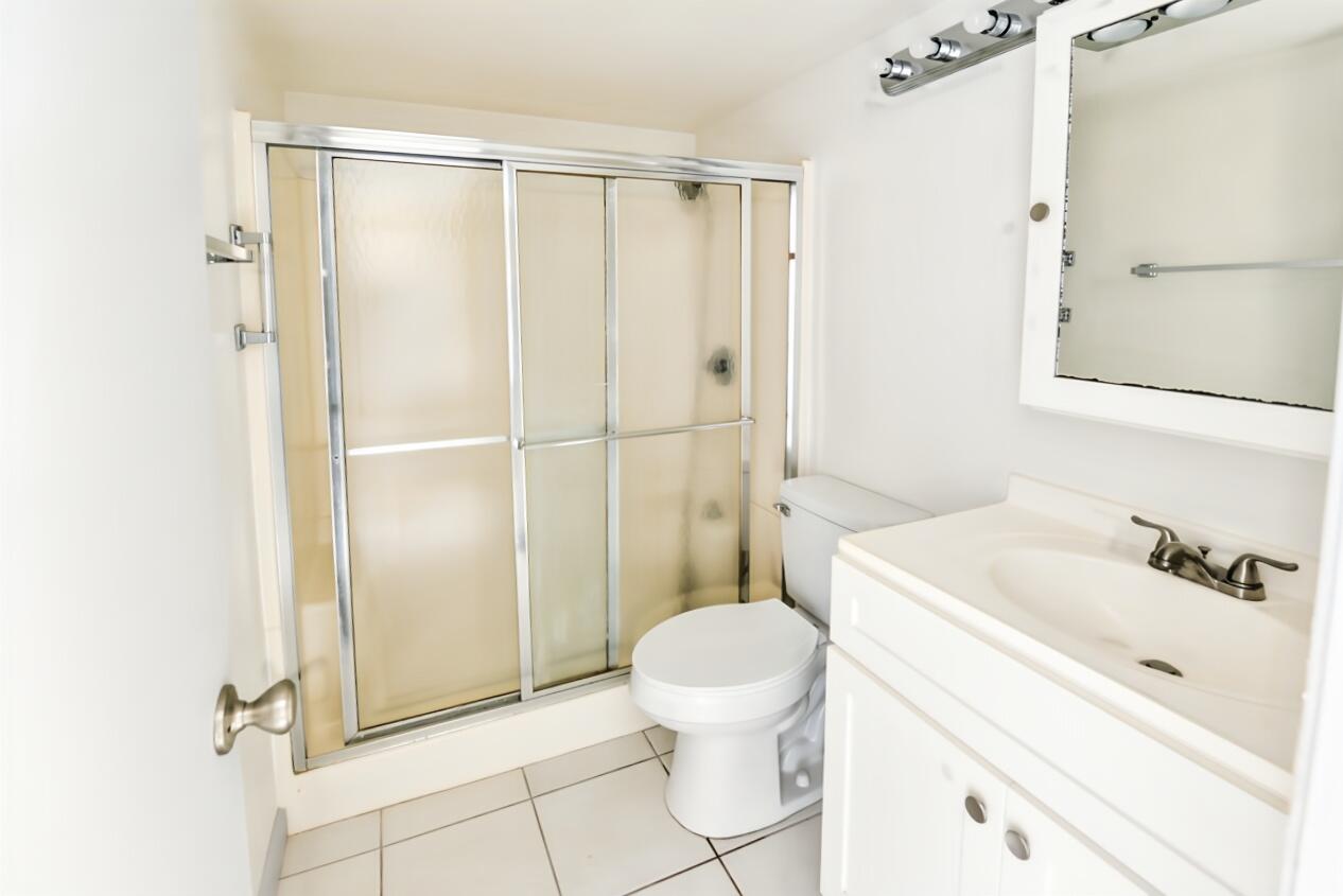164 Andover G Property Photo 7